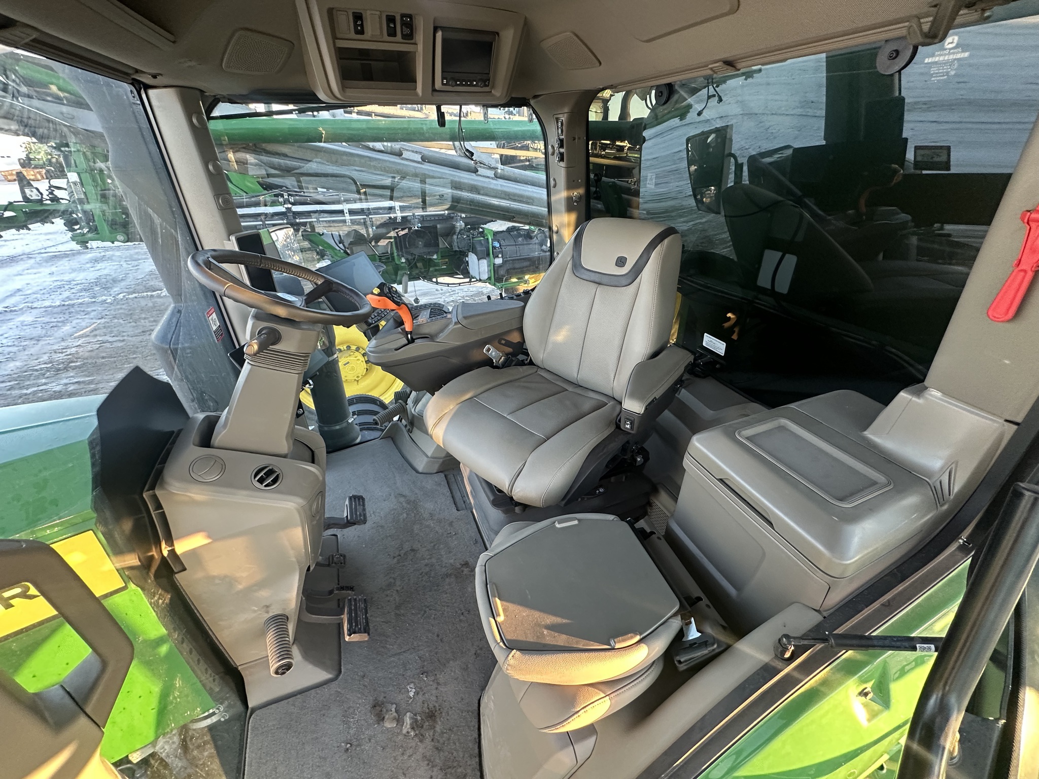 2025 John Deere 800R Self-Propelled Fertilizer Spreader