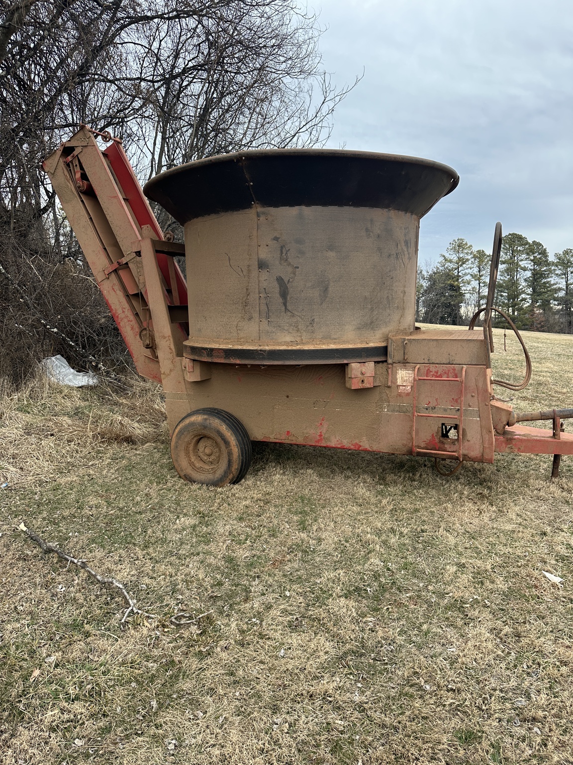  Farmhand 6650 Grinders and Mixer