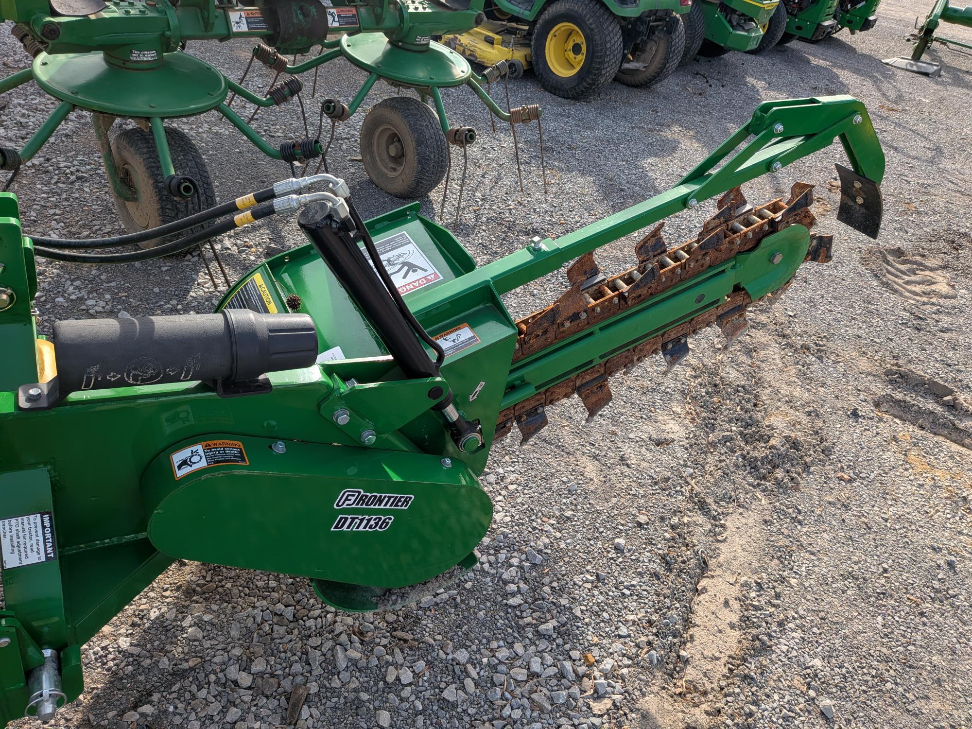  Frontier DT1136 Trencher