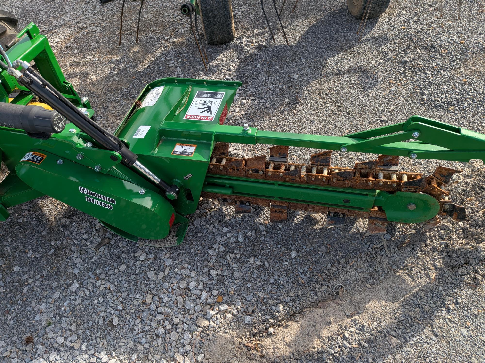  Frontier DT1136 Trencher