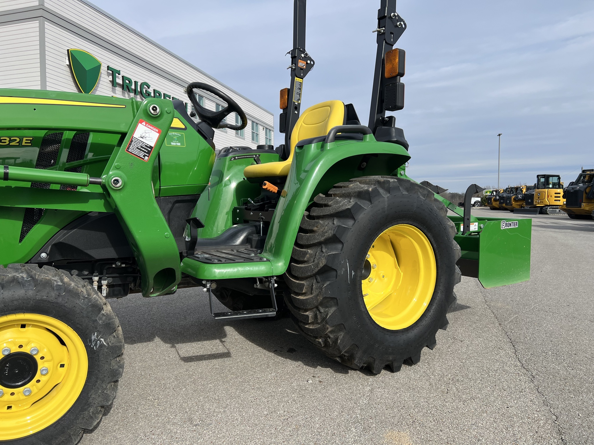 2025 John Deere 3032E Tractor