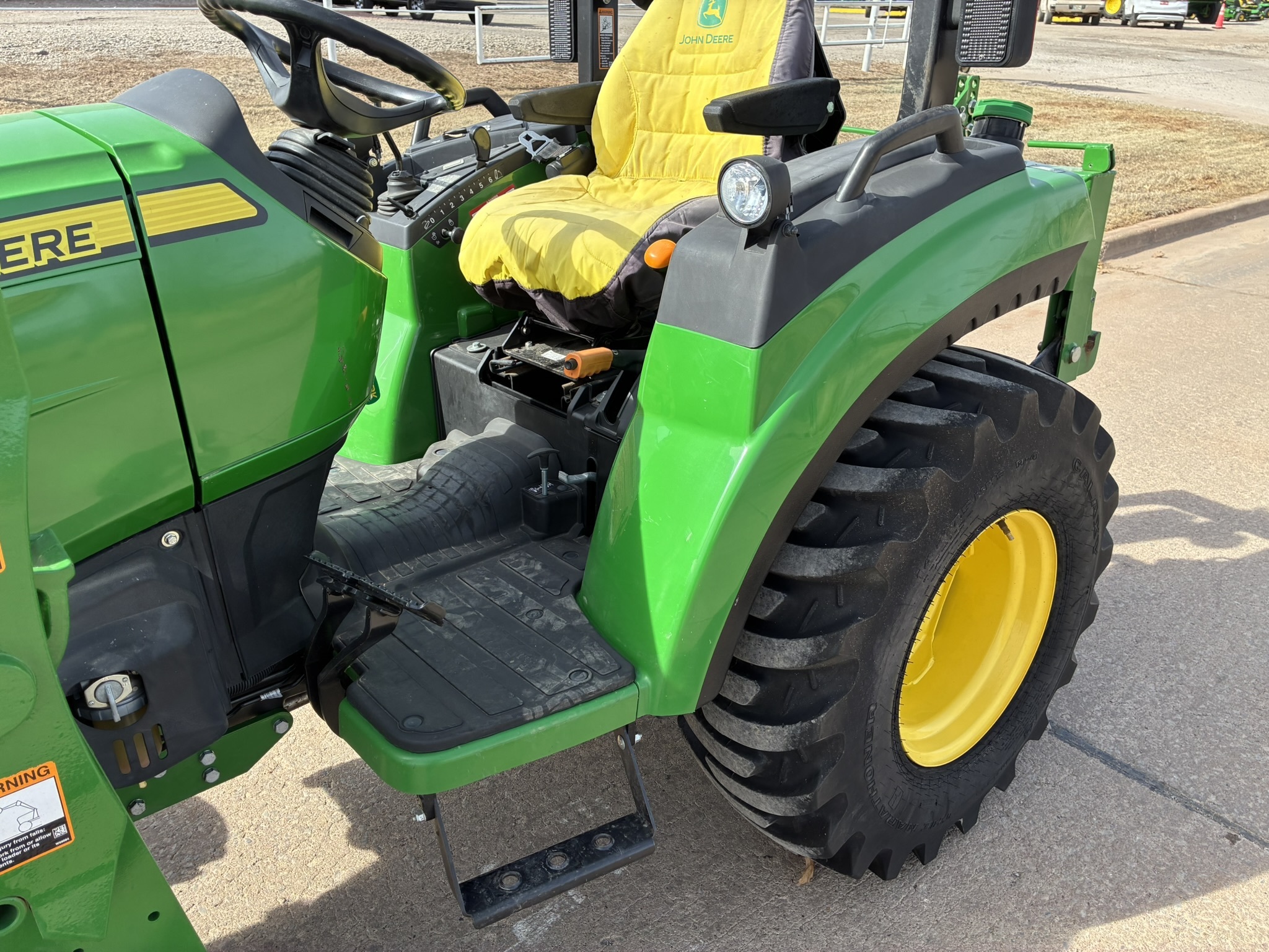 2021 John Deere 2032R Tractor