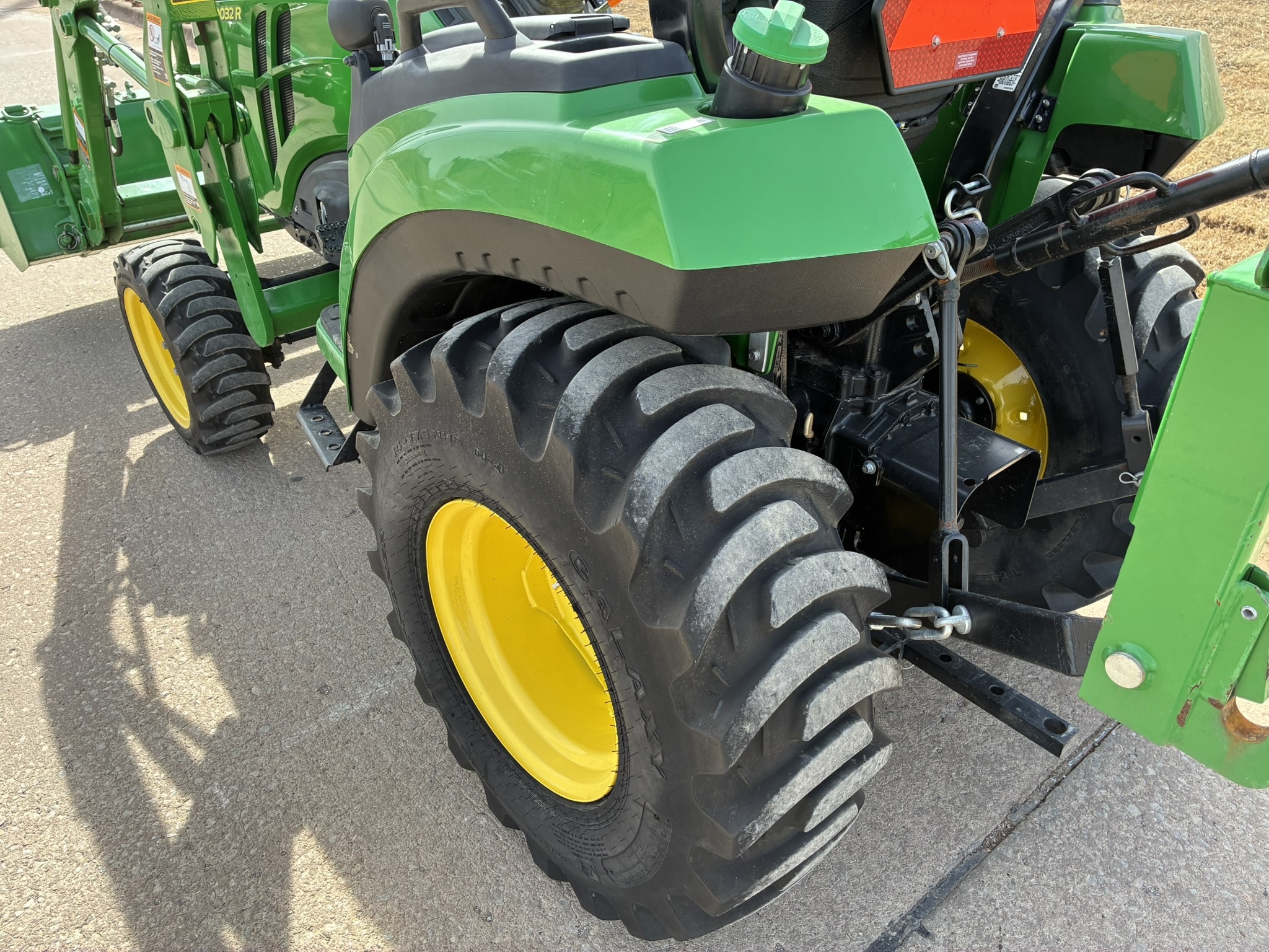 2021 John Deere 2032R Tractor