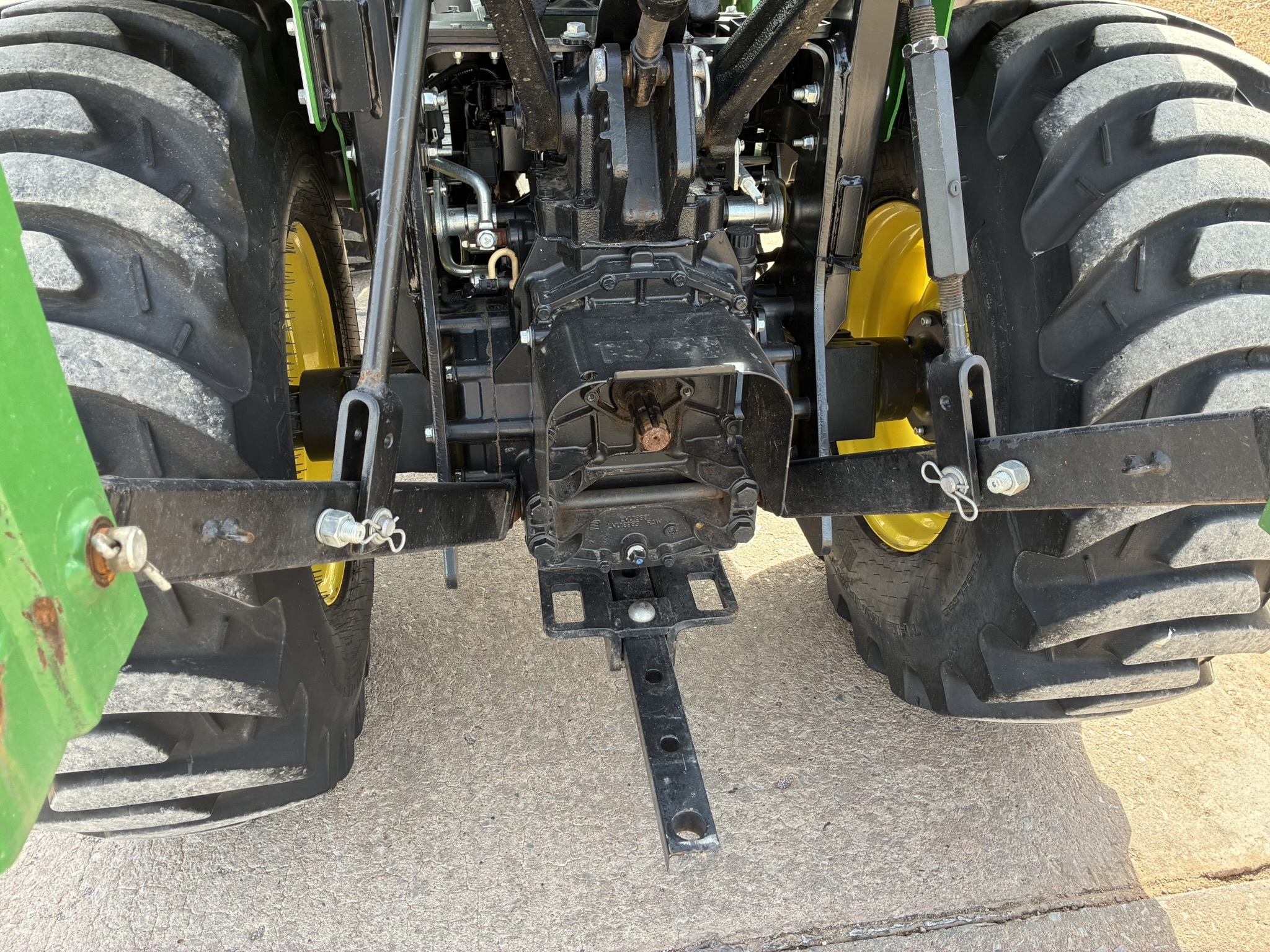 2021 John Deere 2032R Tractor