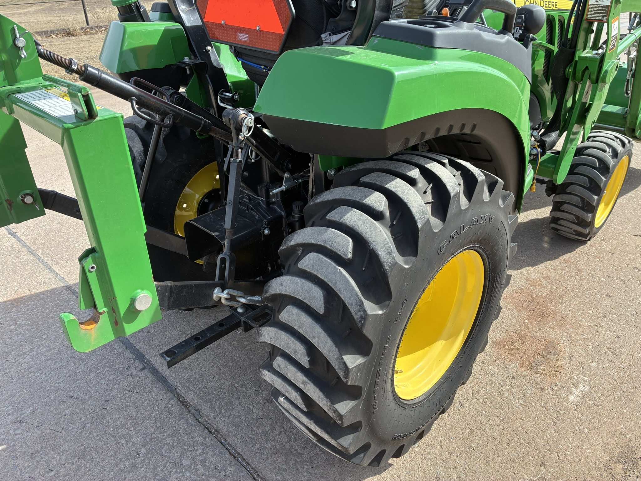 2021 John Deere 2032R Tractor