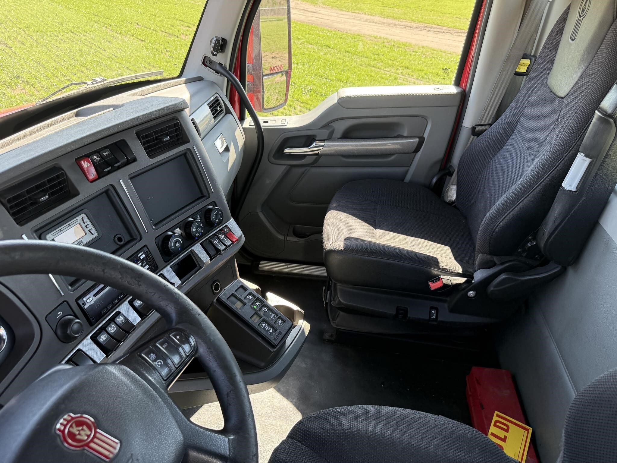 2018 Kenworth T680 Semi Trucks/Trailer