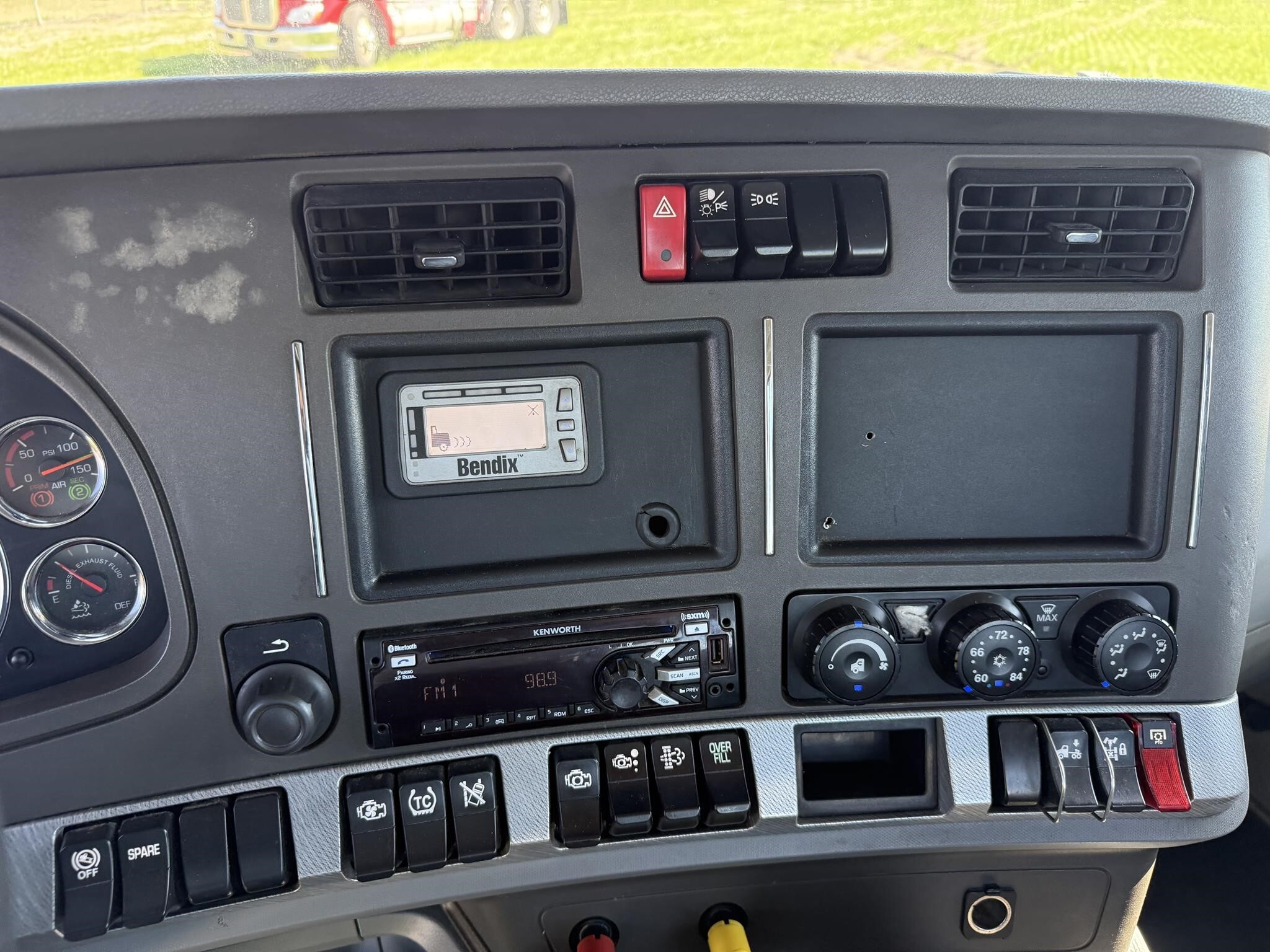 2018 Kenworth T680 Semi Trucks/Trailer