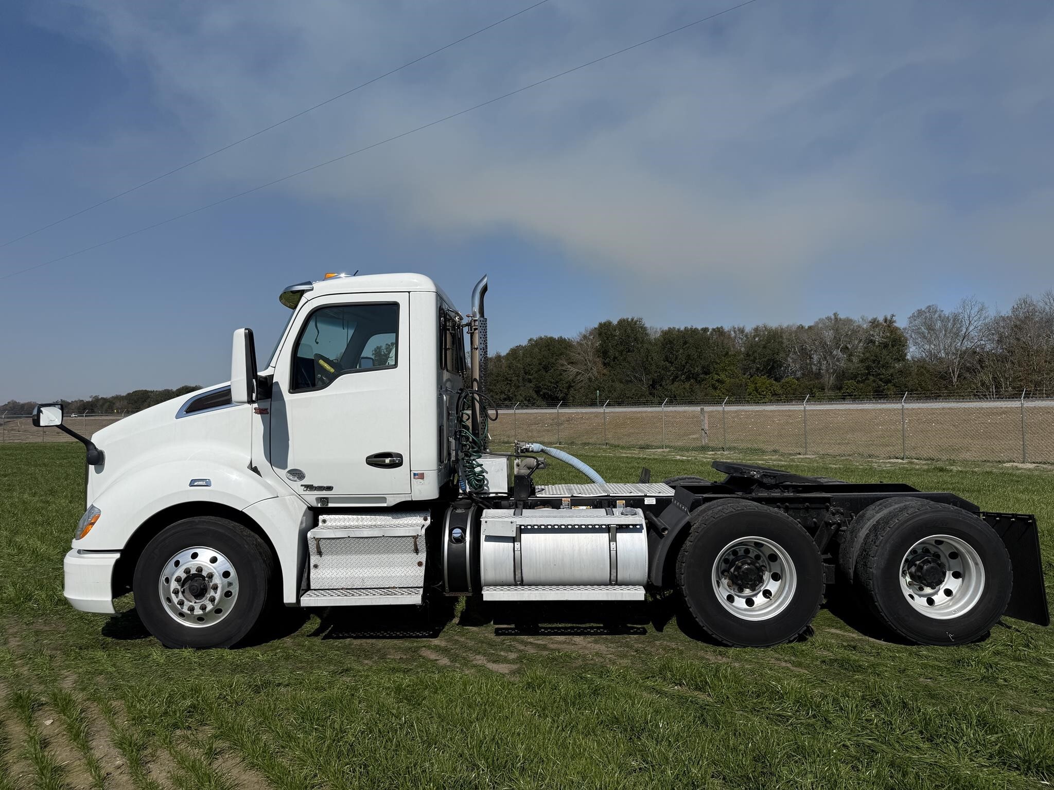 2015 Kenworth T680 Semi Trucks/Trailer