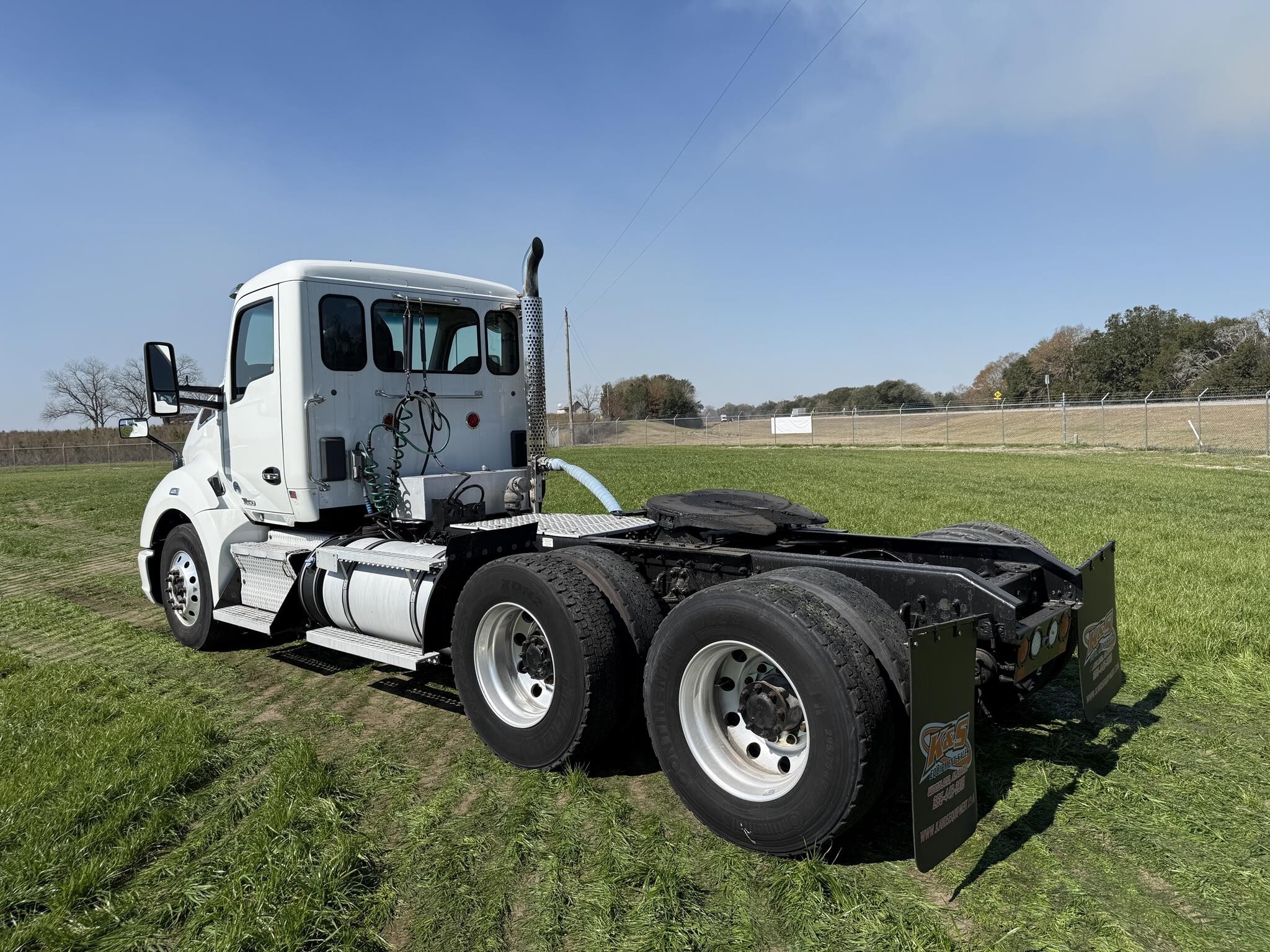 2015 Kenworth T680 Semi Trucks/Trailer