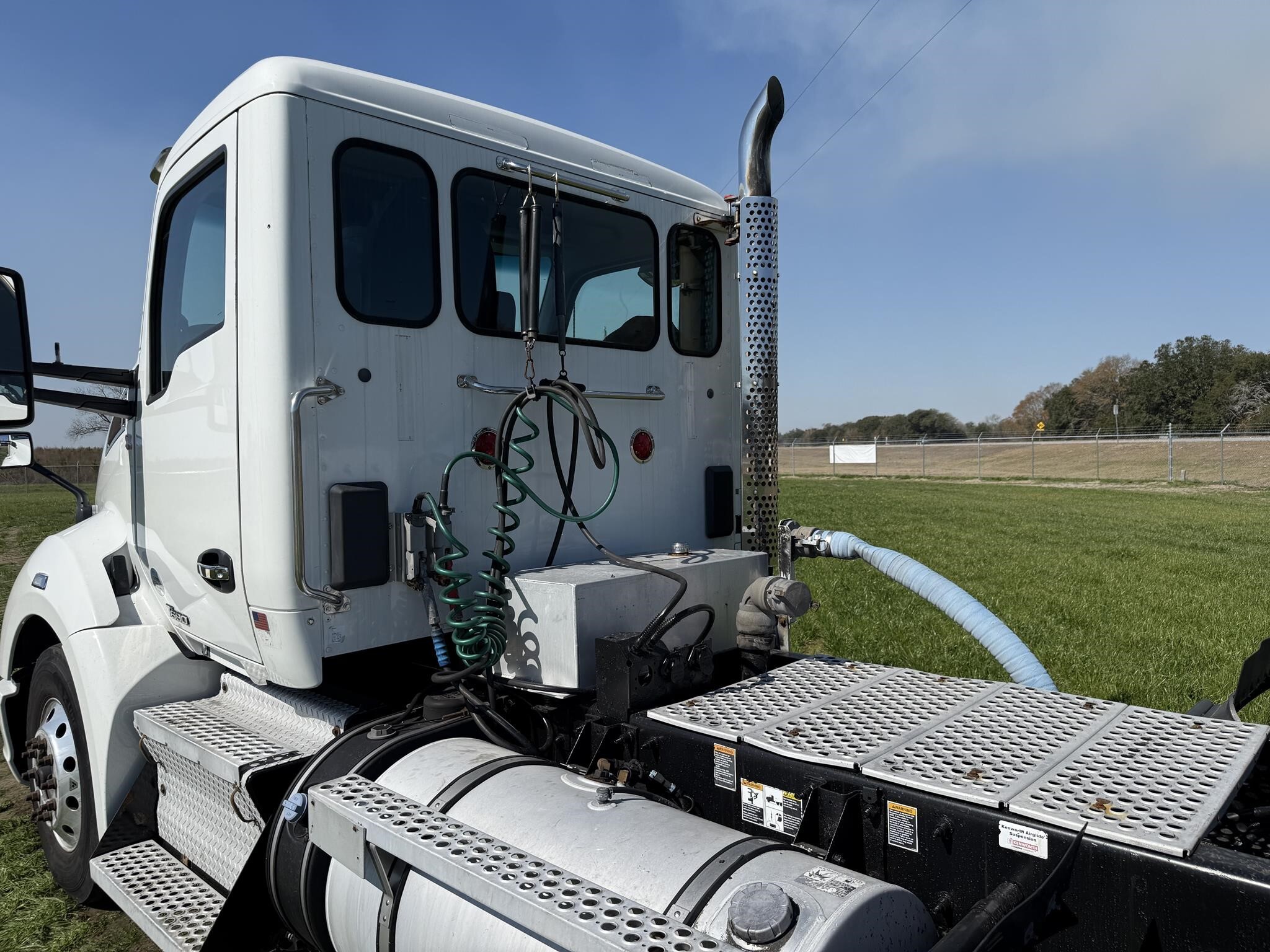 2015 Kenworth T680 Semi Trucks/Trailer