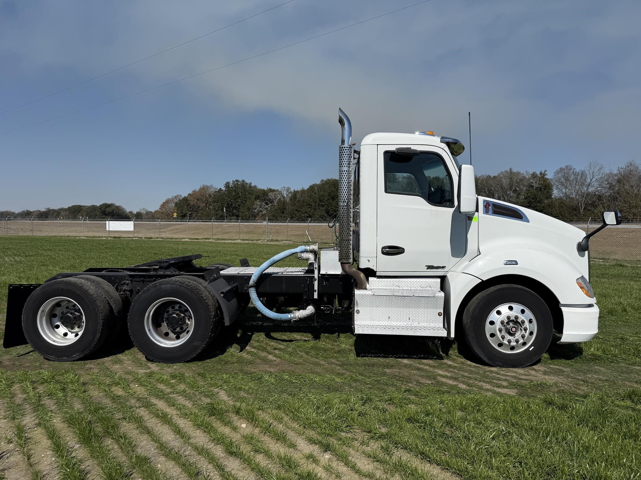 2015 Kenworth T680 Semi Trucks/Trailer