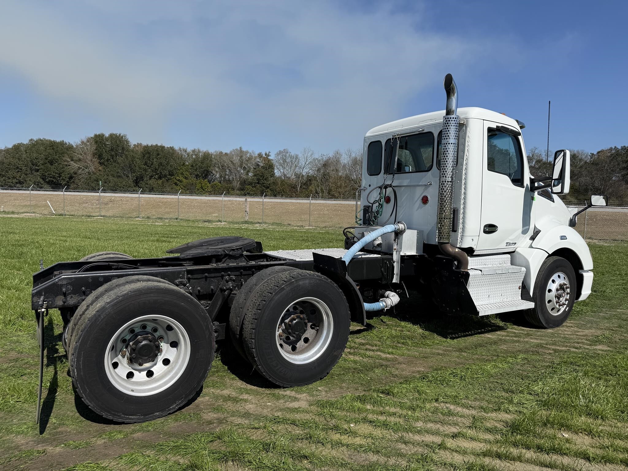 2015 Kenworth T680 Semi Trucks/Trailer