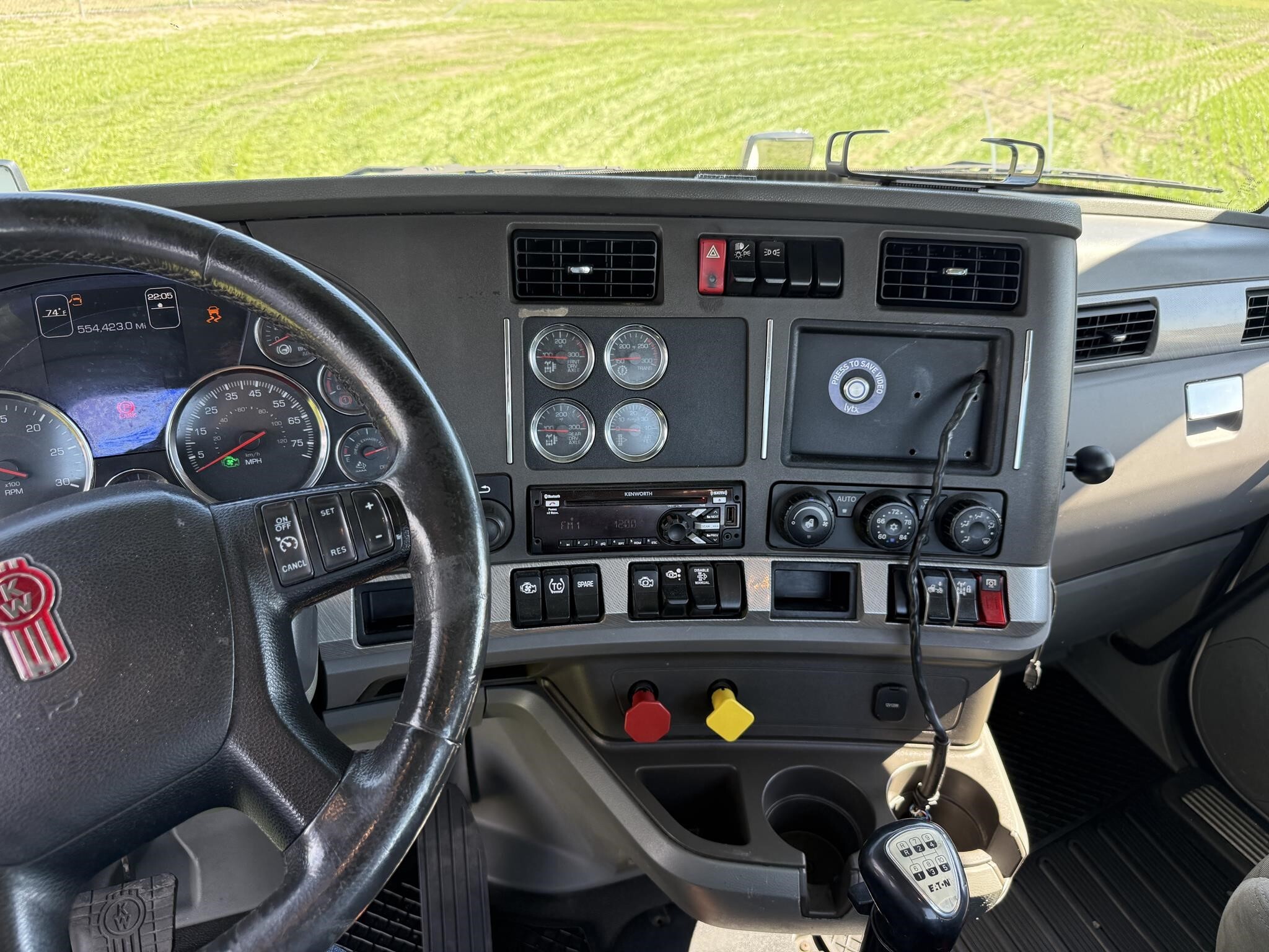 2015 Kenworth T680 Semi Trucks/Trailer
