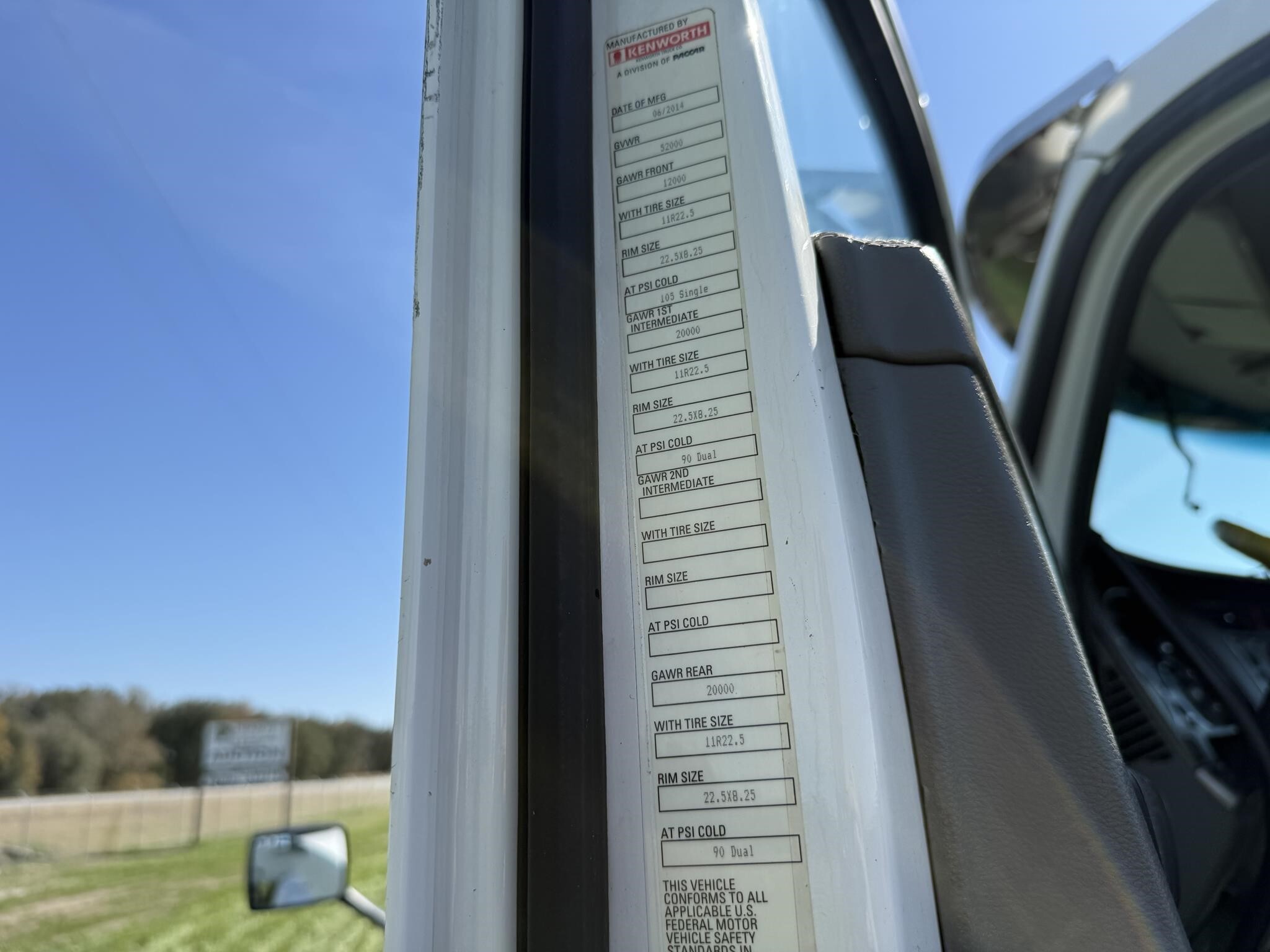 2015 Kenworth T680 Semi Trucks/Trailer