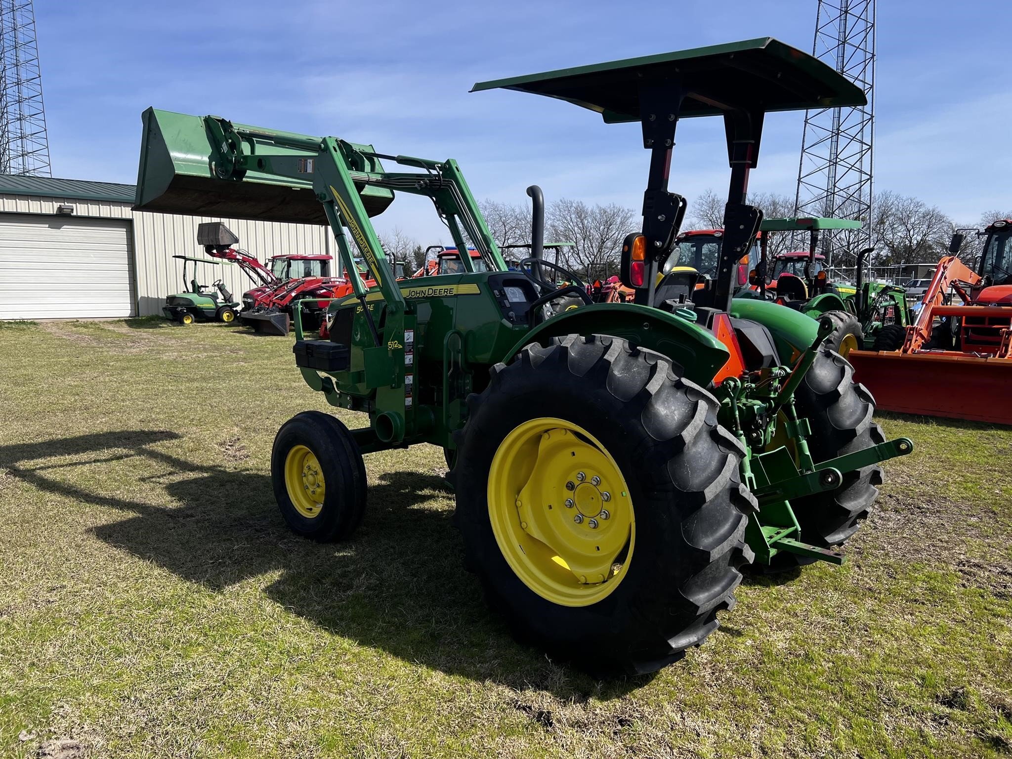 2016 John Deere 5075E Tractor