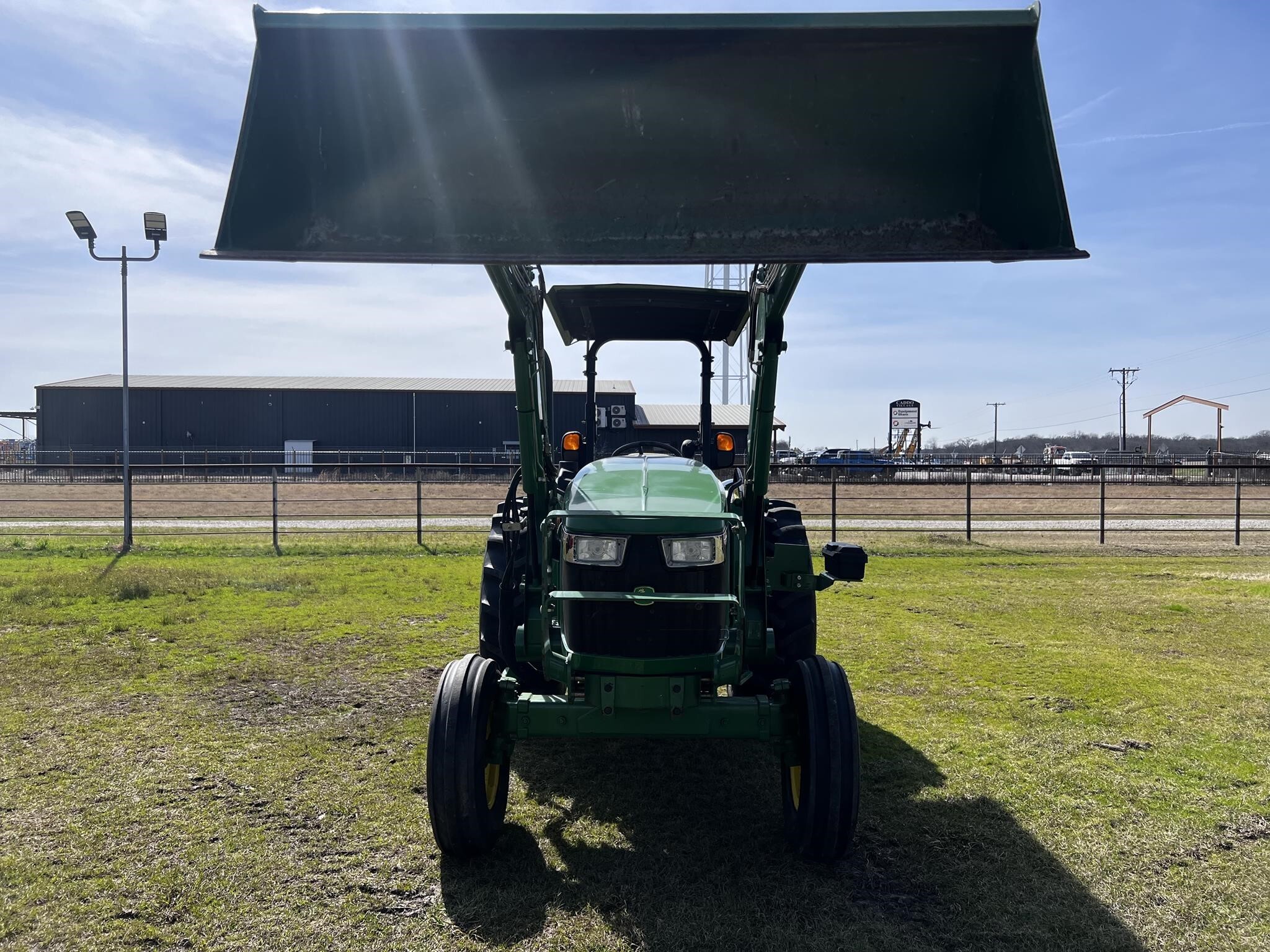 2016 John Deere 5075E Tractor