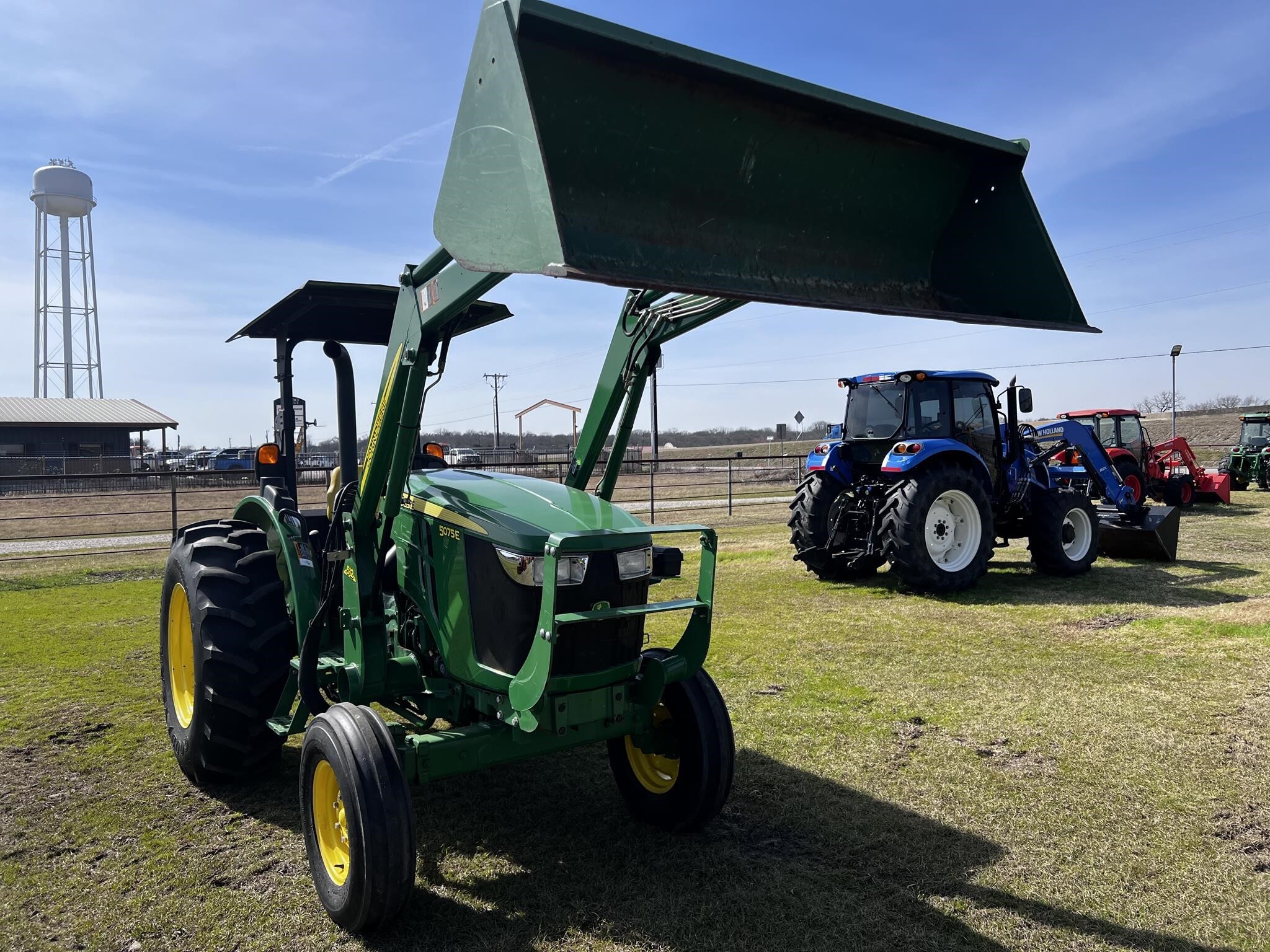 2016 John Deere 5075E Tractor