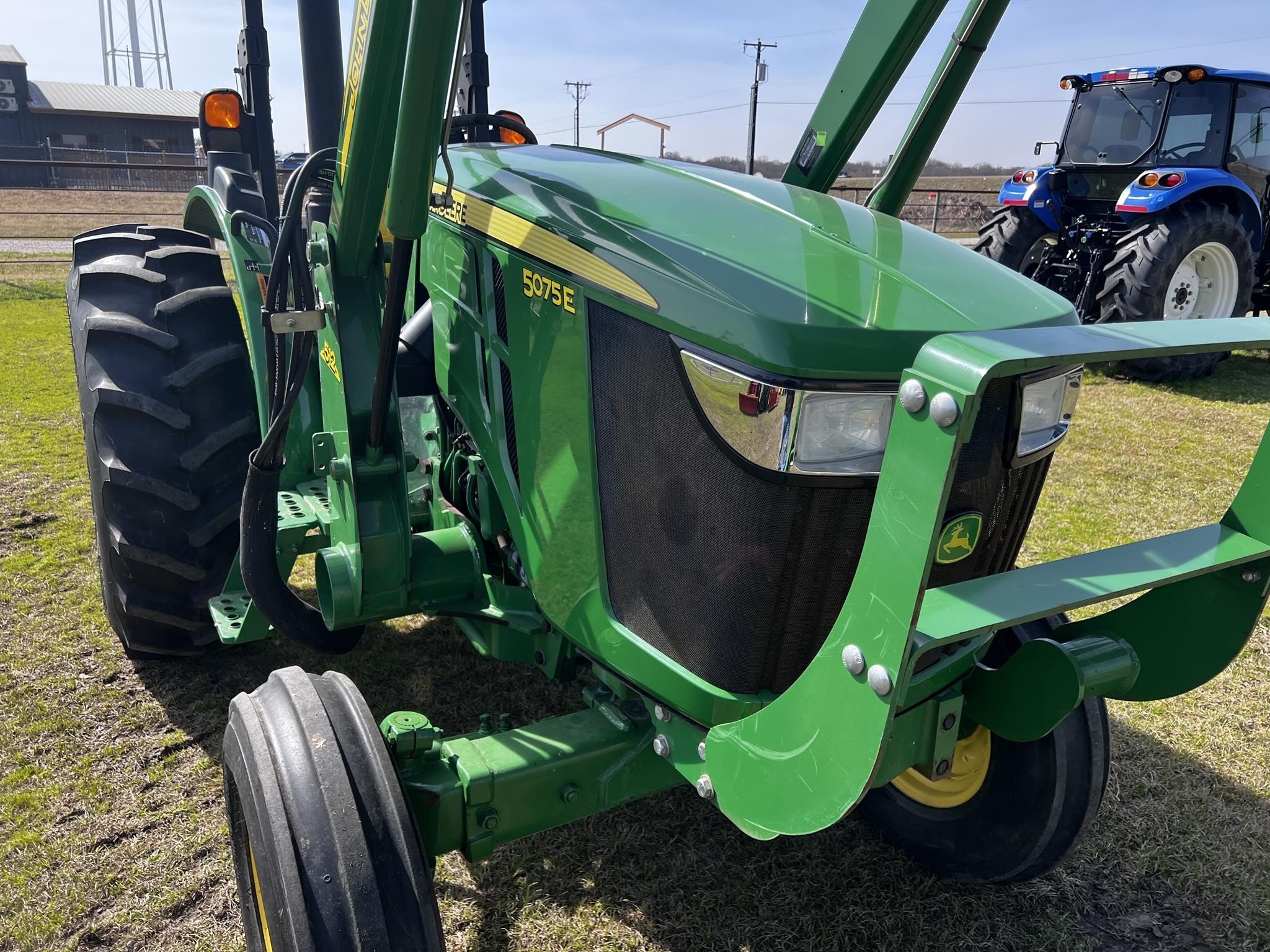 2016 John Deere 5075E Tractor