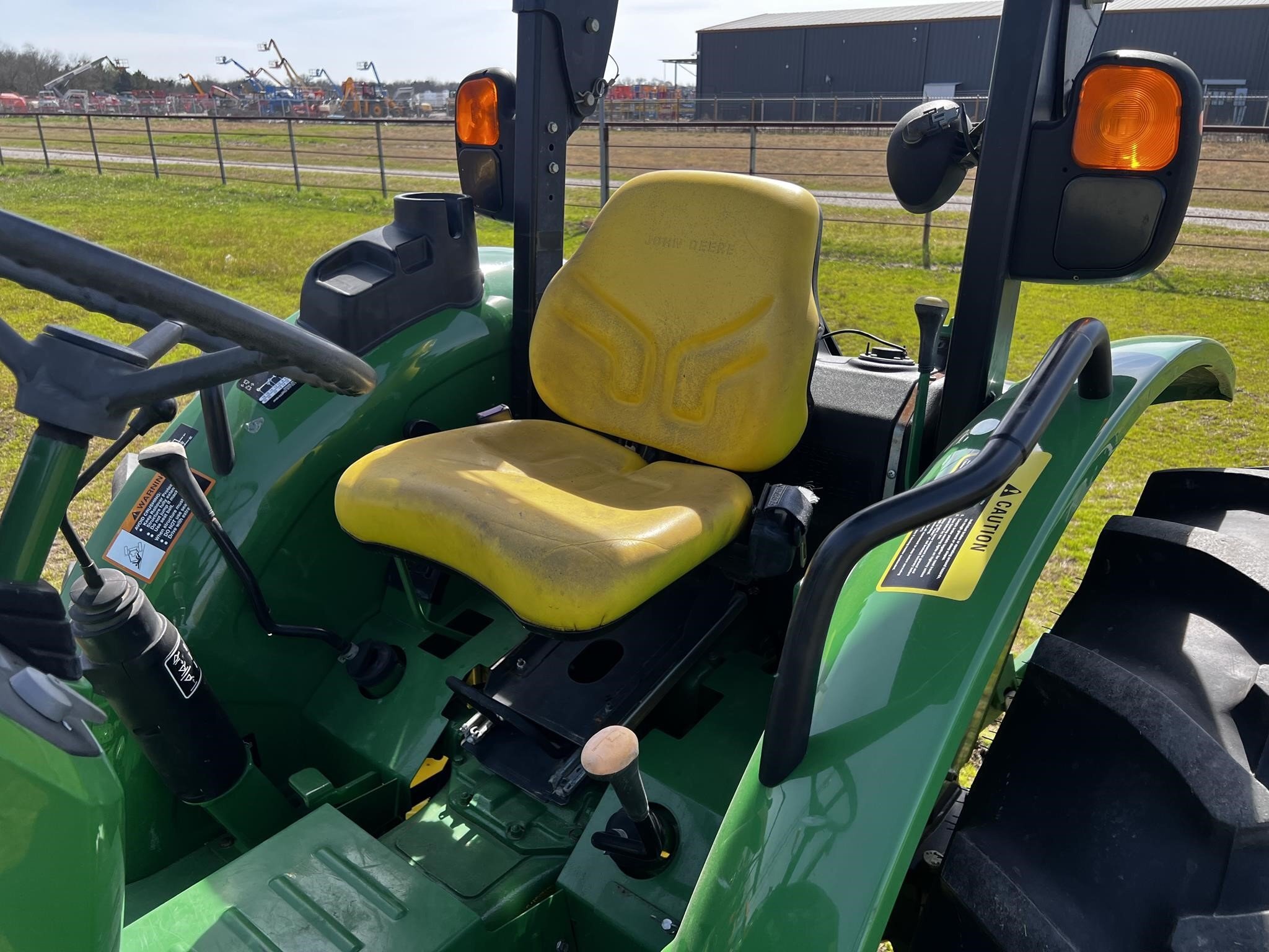 2016 John Deere 5075E Tractor