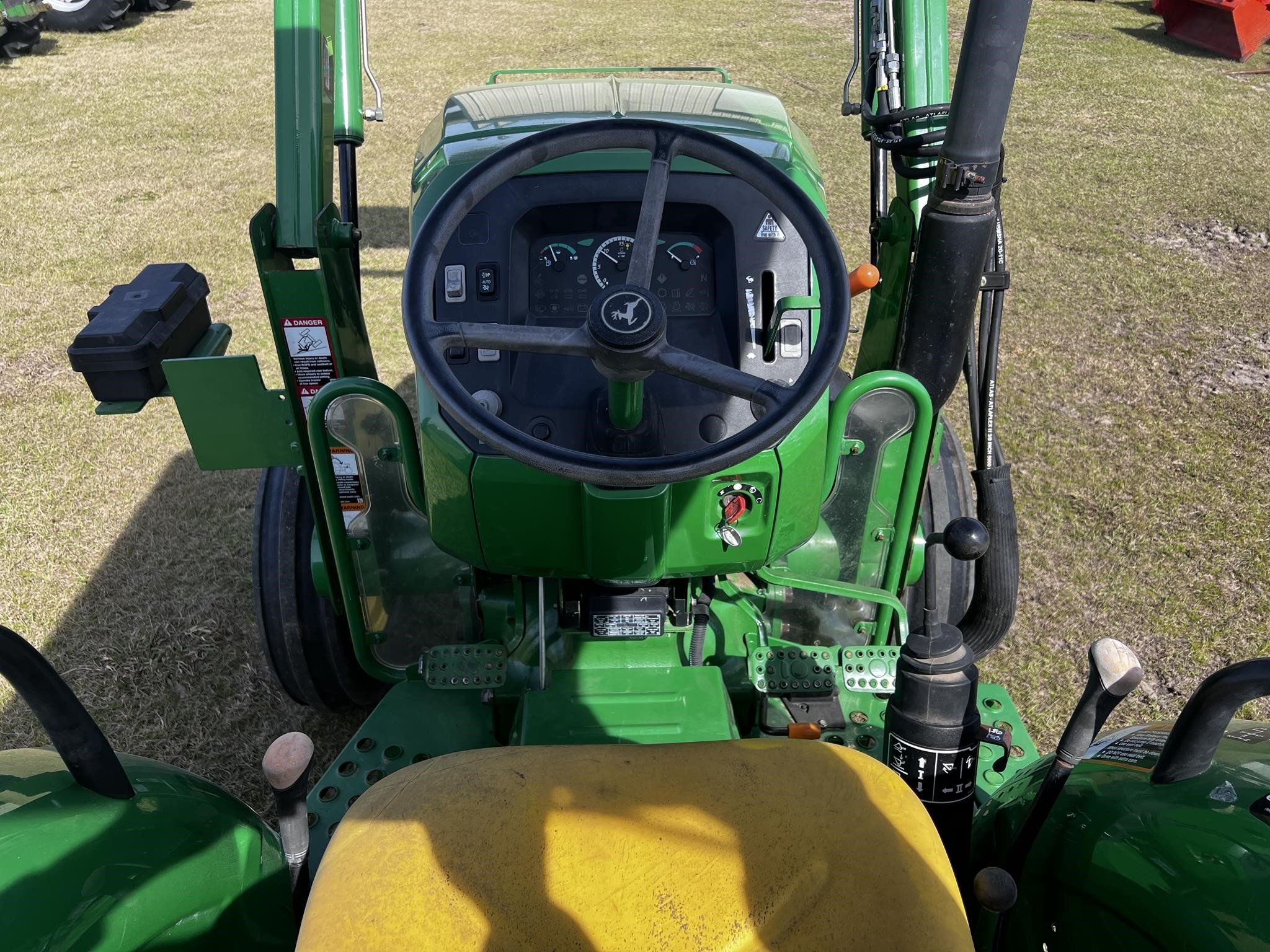 2016 John Deere 5075E Tractor