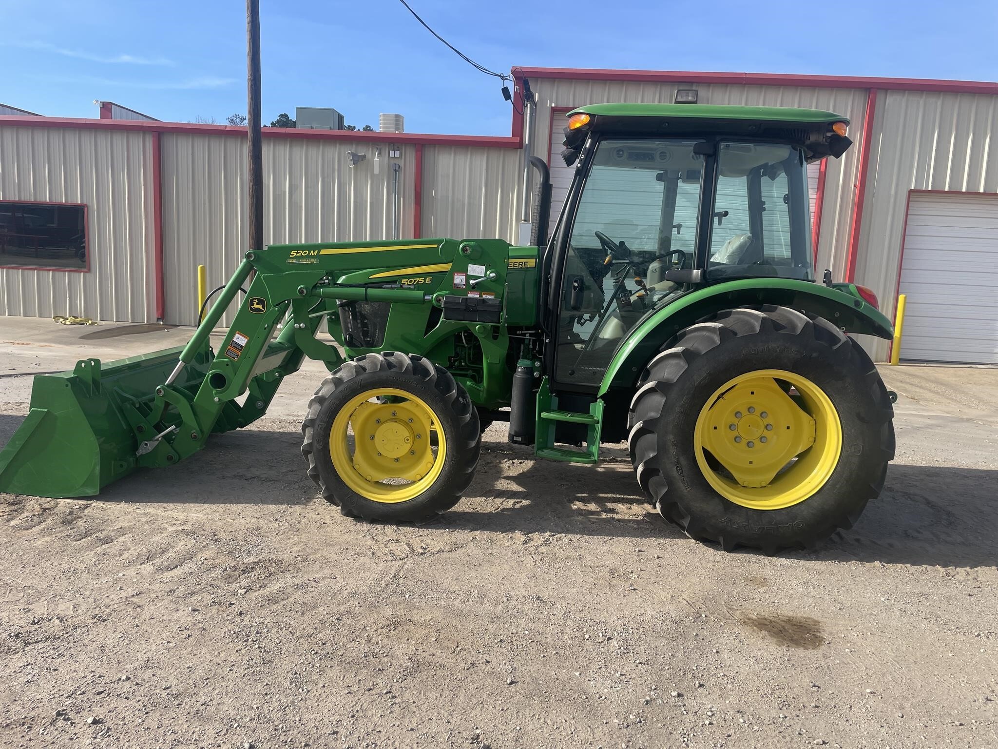 2022 John Deere 5075E Tractor