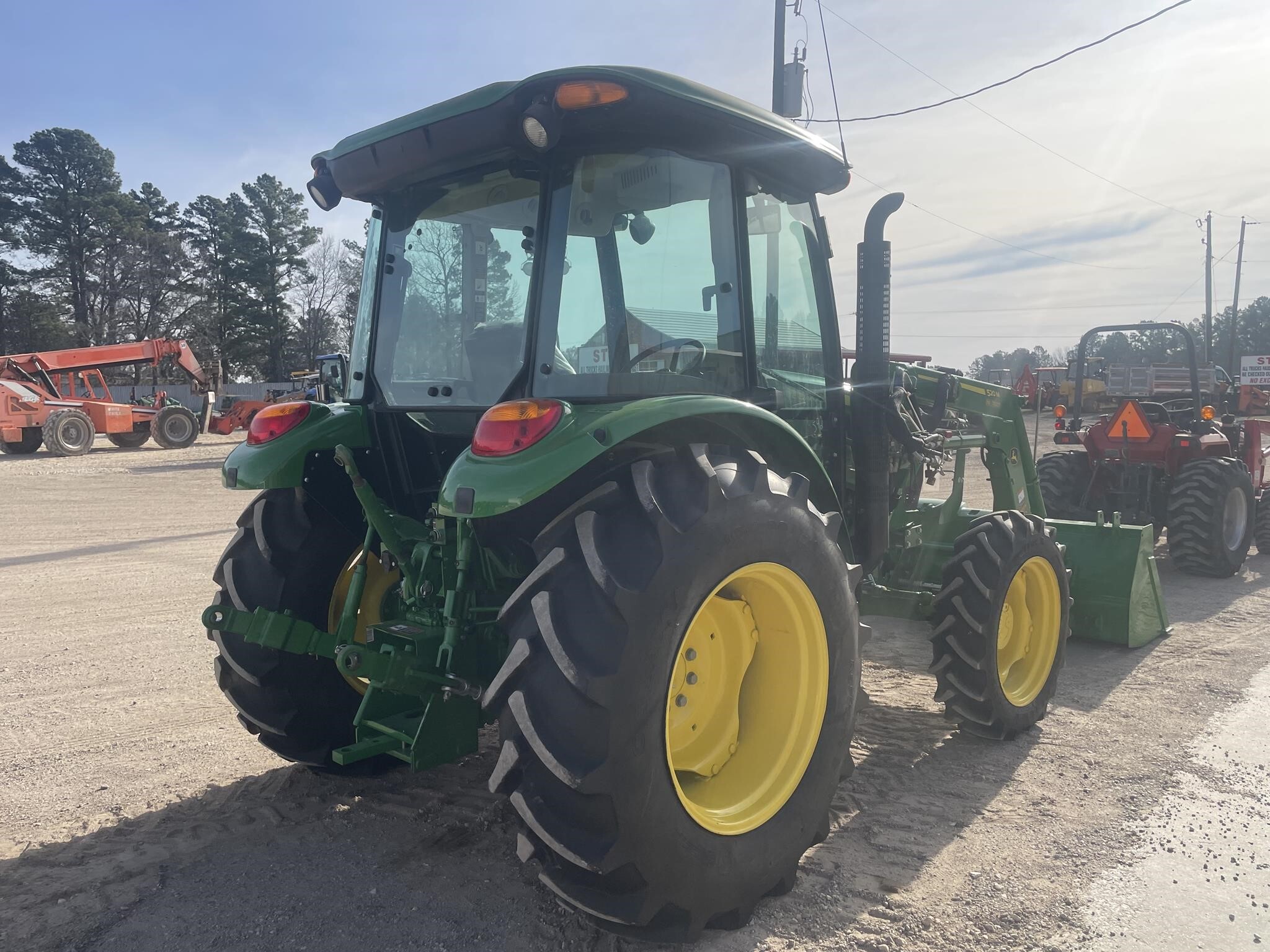 2022 John Deere 5075E Tractor
