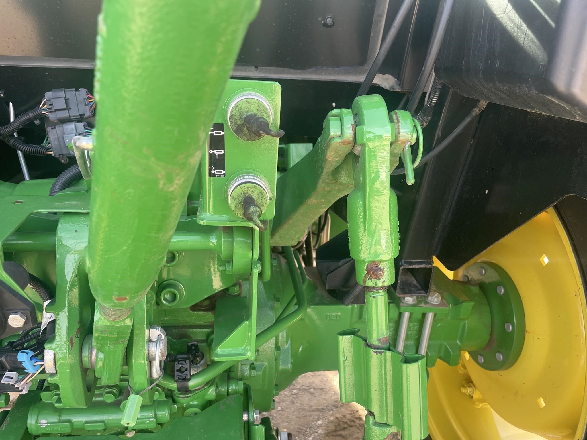 2022 John Deere 5075E Tractor