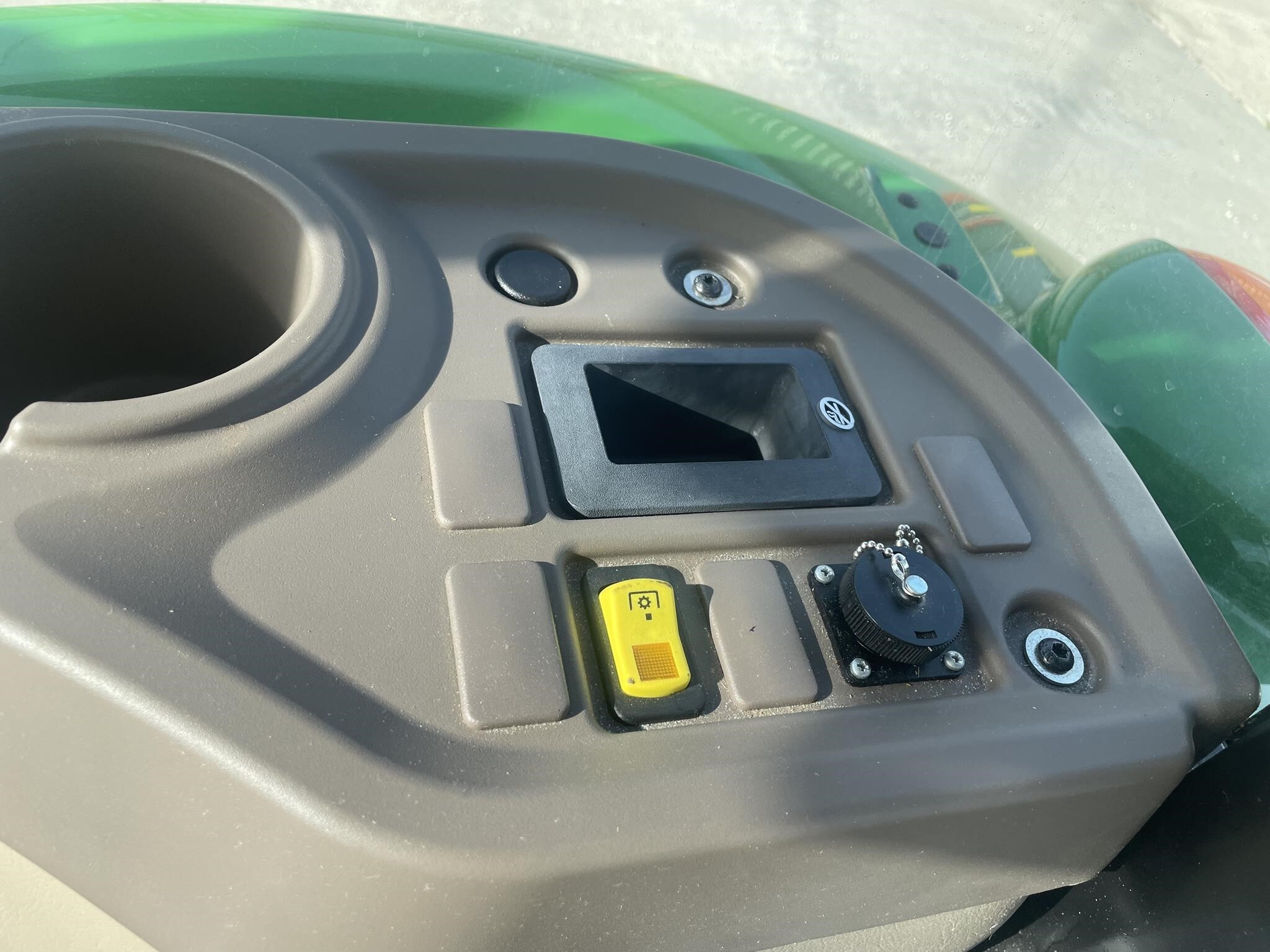 2022 John Deere 5075E Tractor