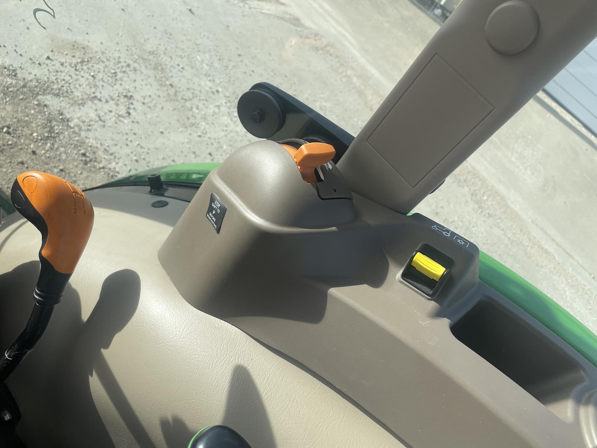 2022 John Deere 5075E Tractor