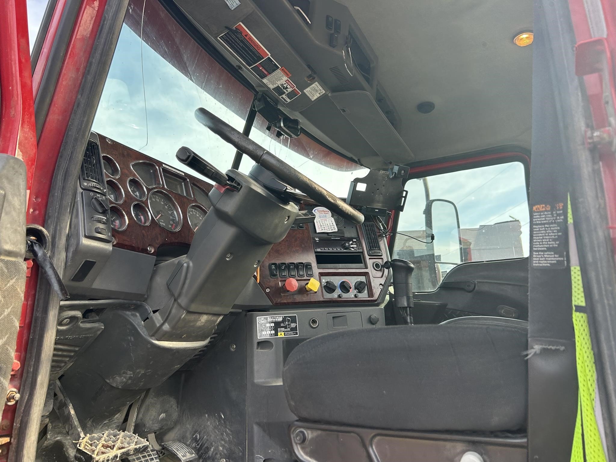 2016 Mack PINNACLE CXU613 Semi Trucks/Trailer