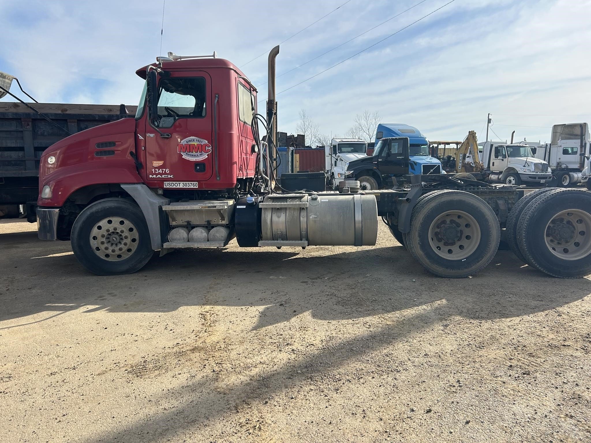2016 Mack PINNACLE CXU613 Semi Trucks/Trailer