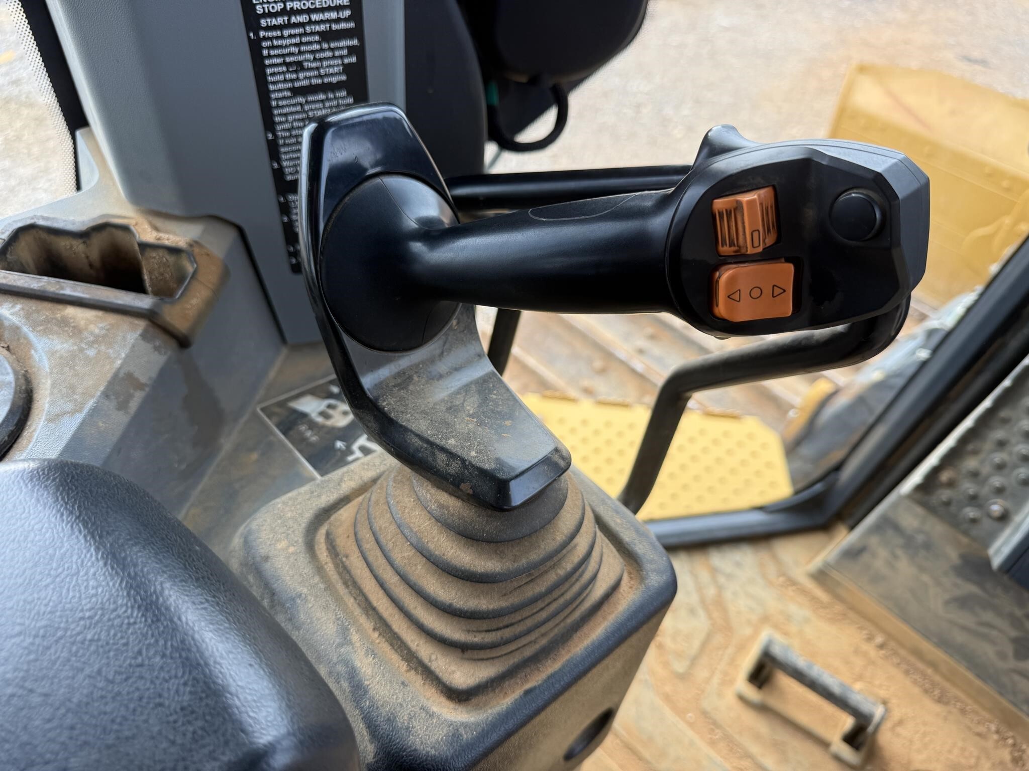 2022 Deere 700L LGP Dozer