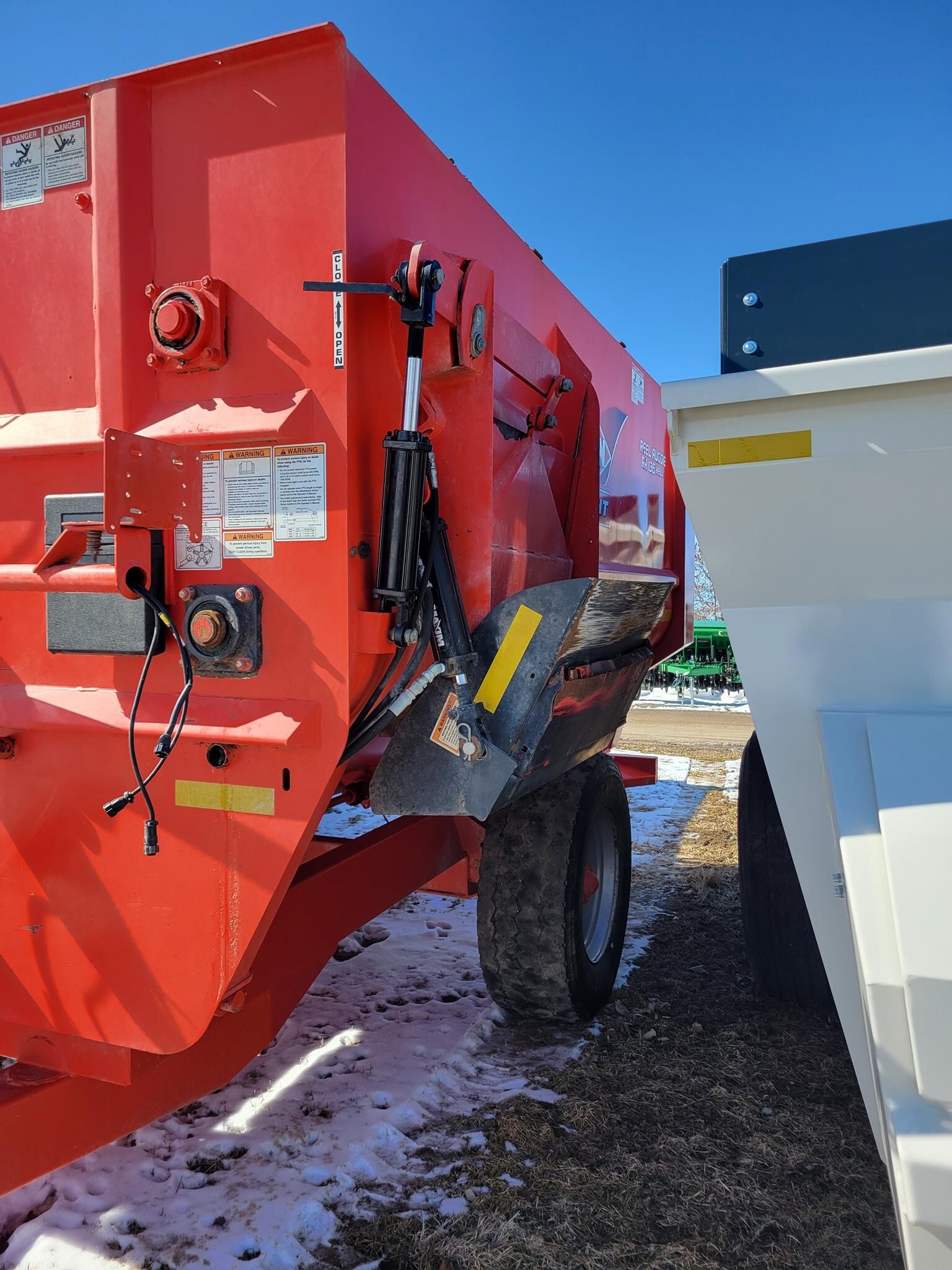 2014 Kuhn Knight RA136 Grinders and Mixer