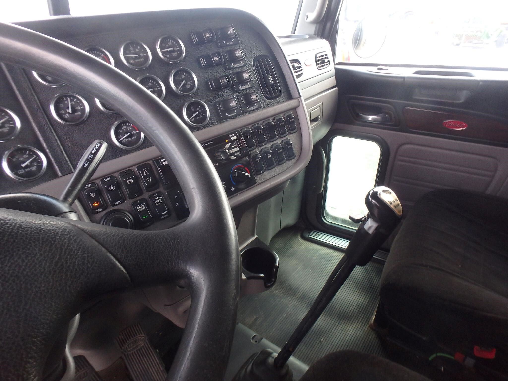2016 Peterbilt 367 Semi Trucks/Trailer