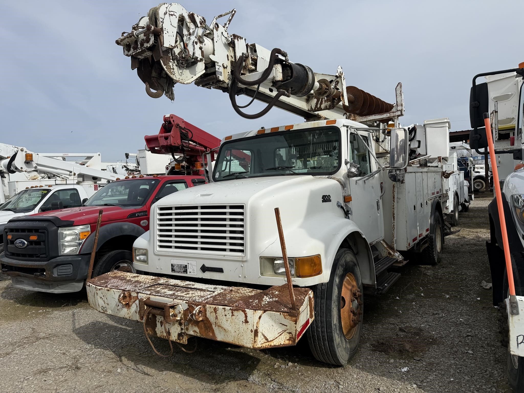 1998 Altec D945B Crane