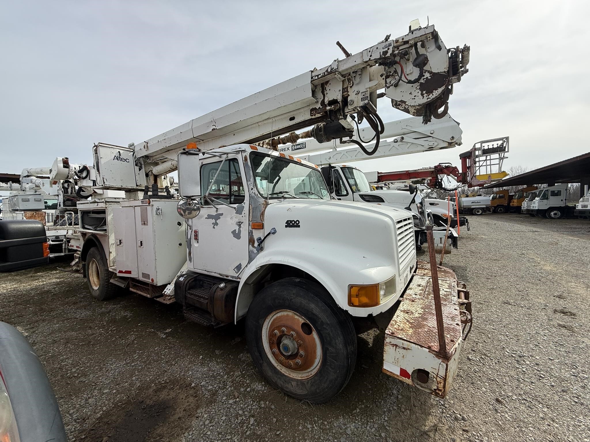 1998 Altec D945B Crane