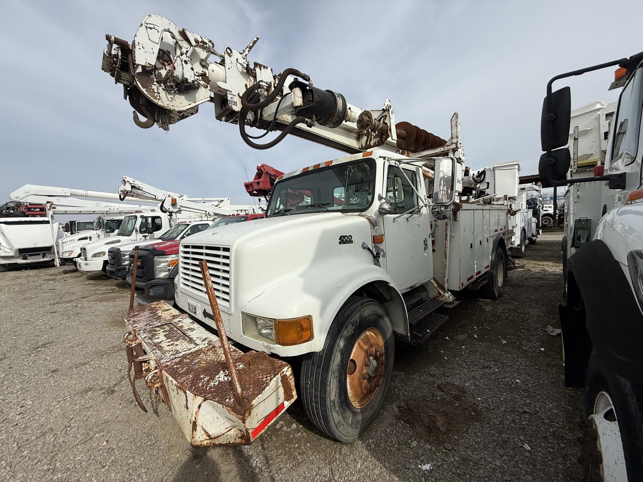 1998 Altec D945B Crane