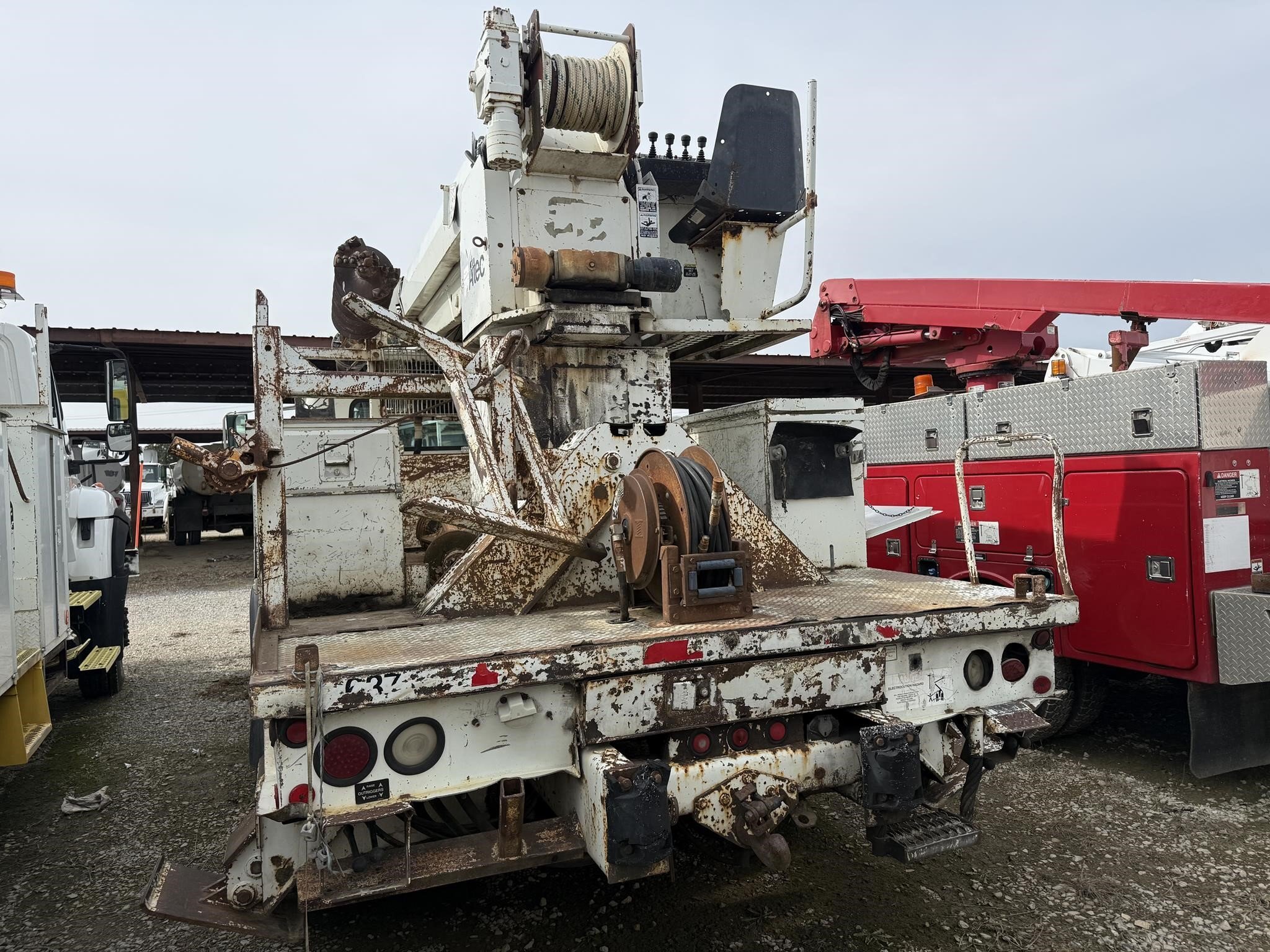 1998 Altec D945B Crane