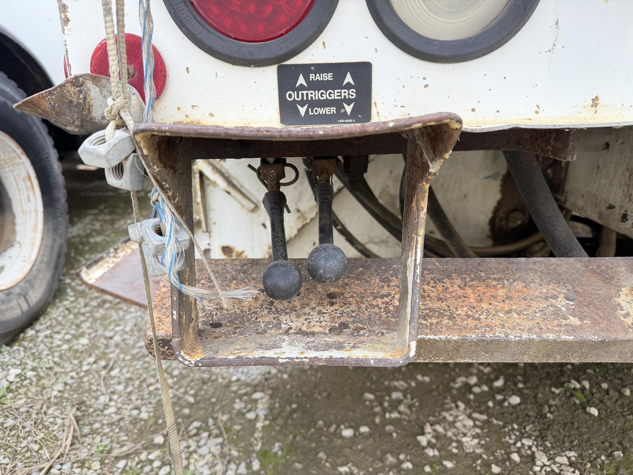 1998 Altec D945B Crane