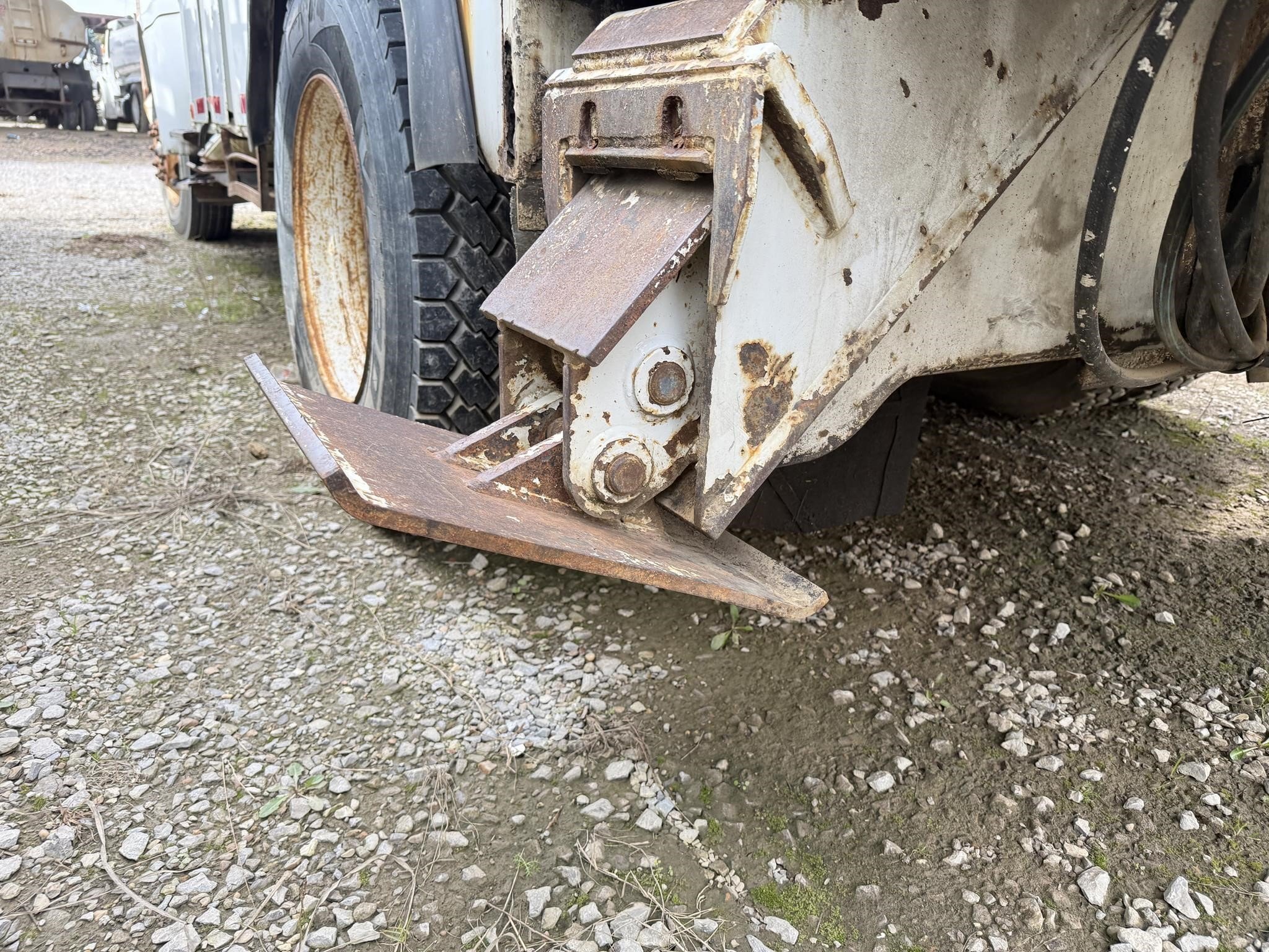 1998 Altec D945B Crane