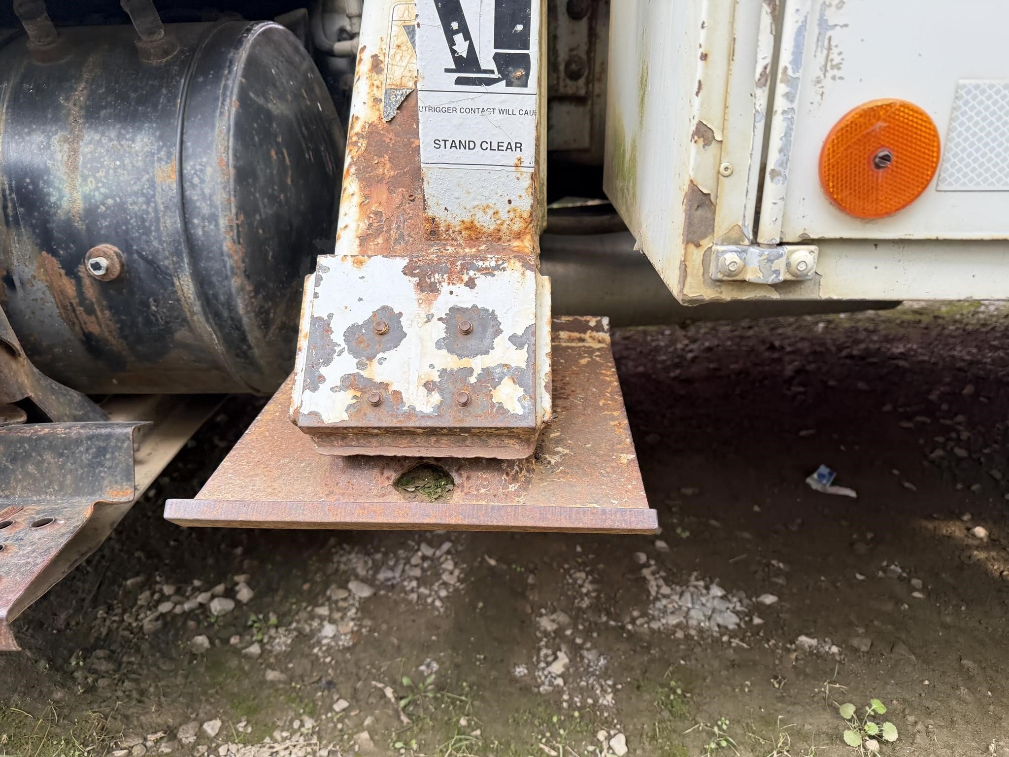 1998 Altec D945B Crane
