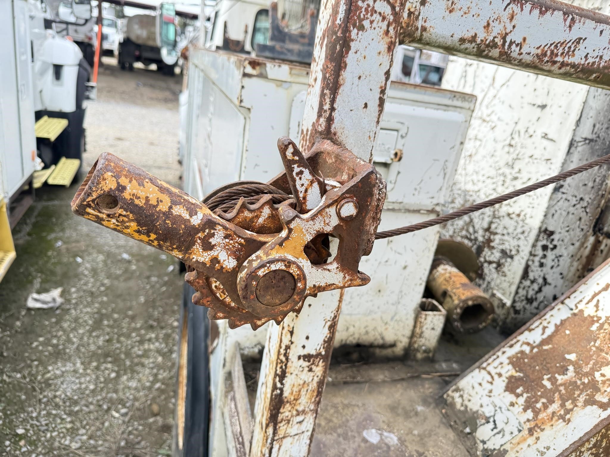 1998 Altec D945B Crane