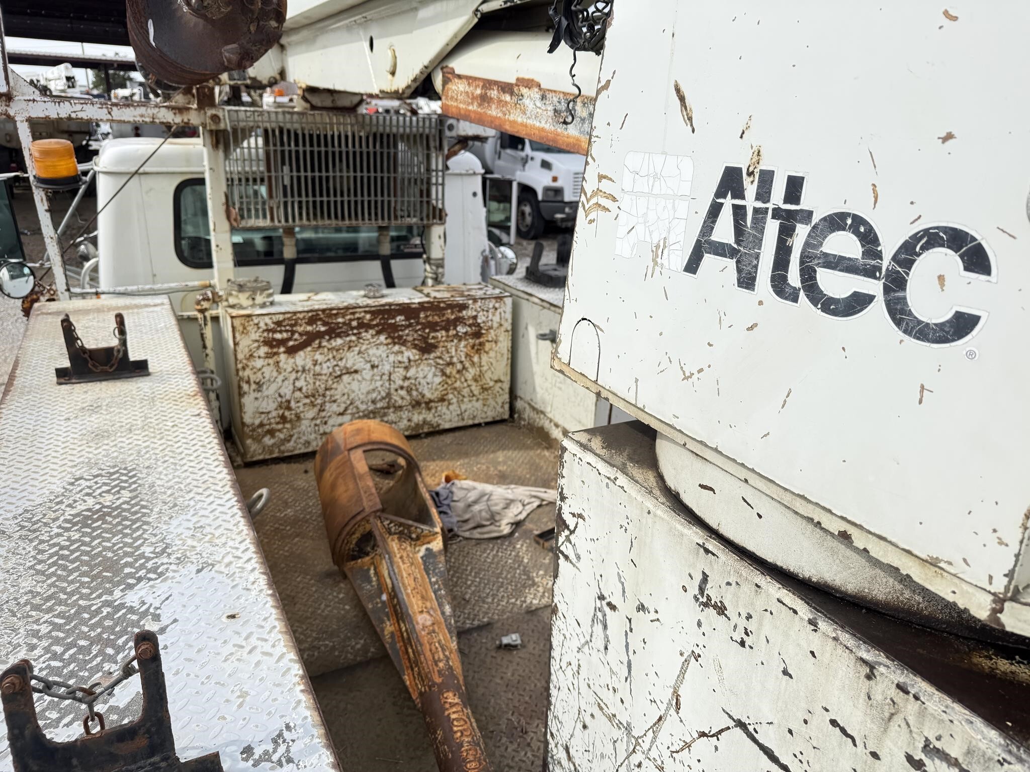 1998 Altec D945B Crane