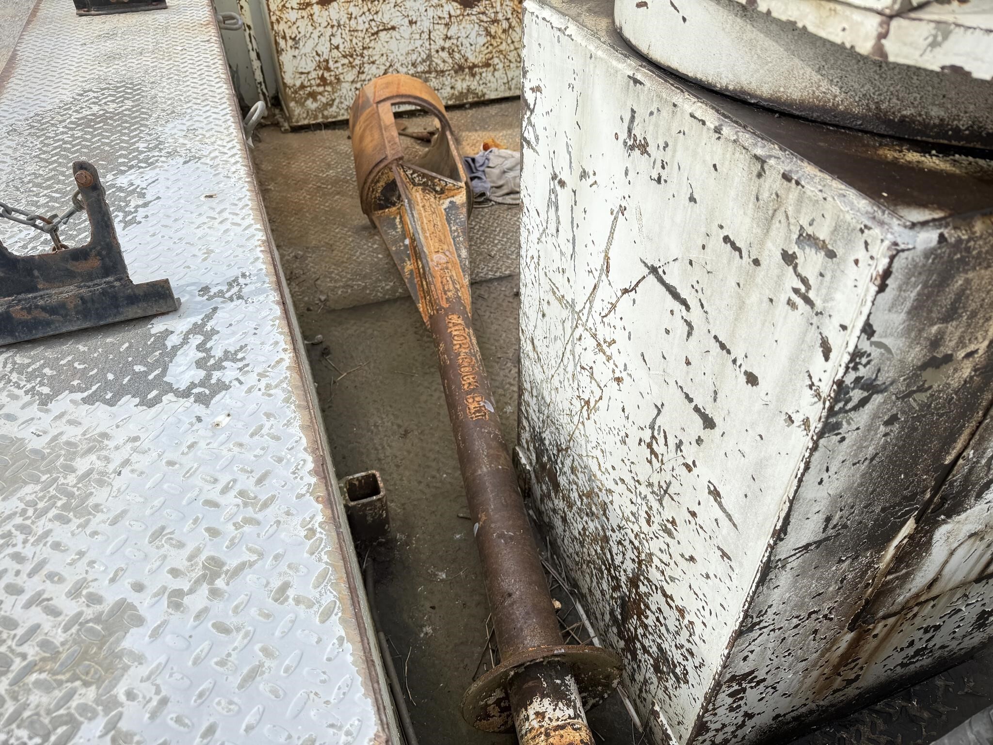 1998 Altec D945B Crane