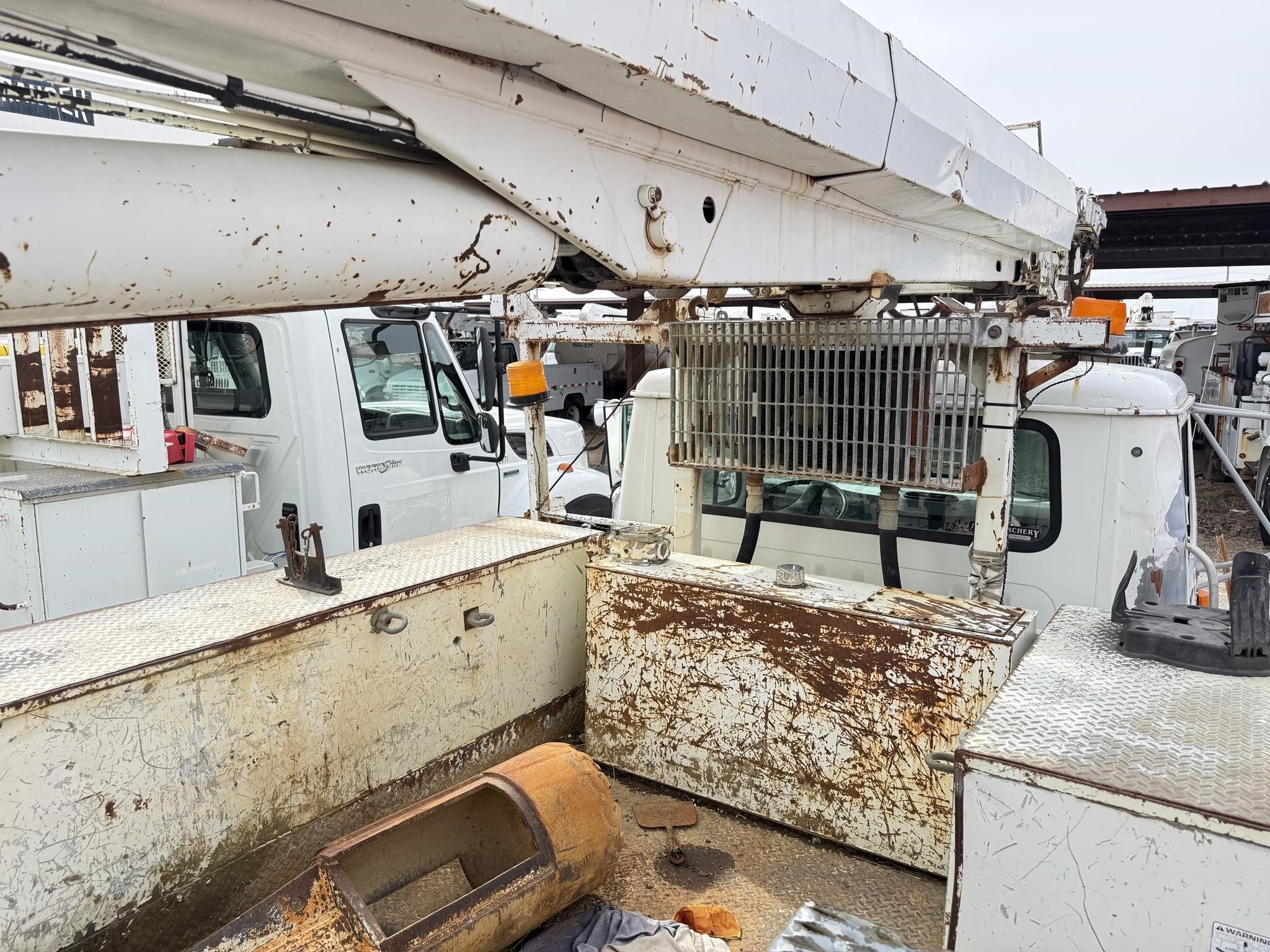 1998 Altec D945B Crane