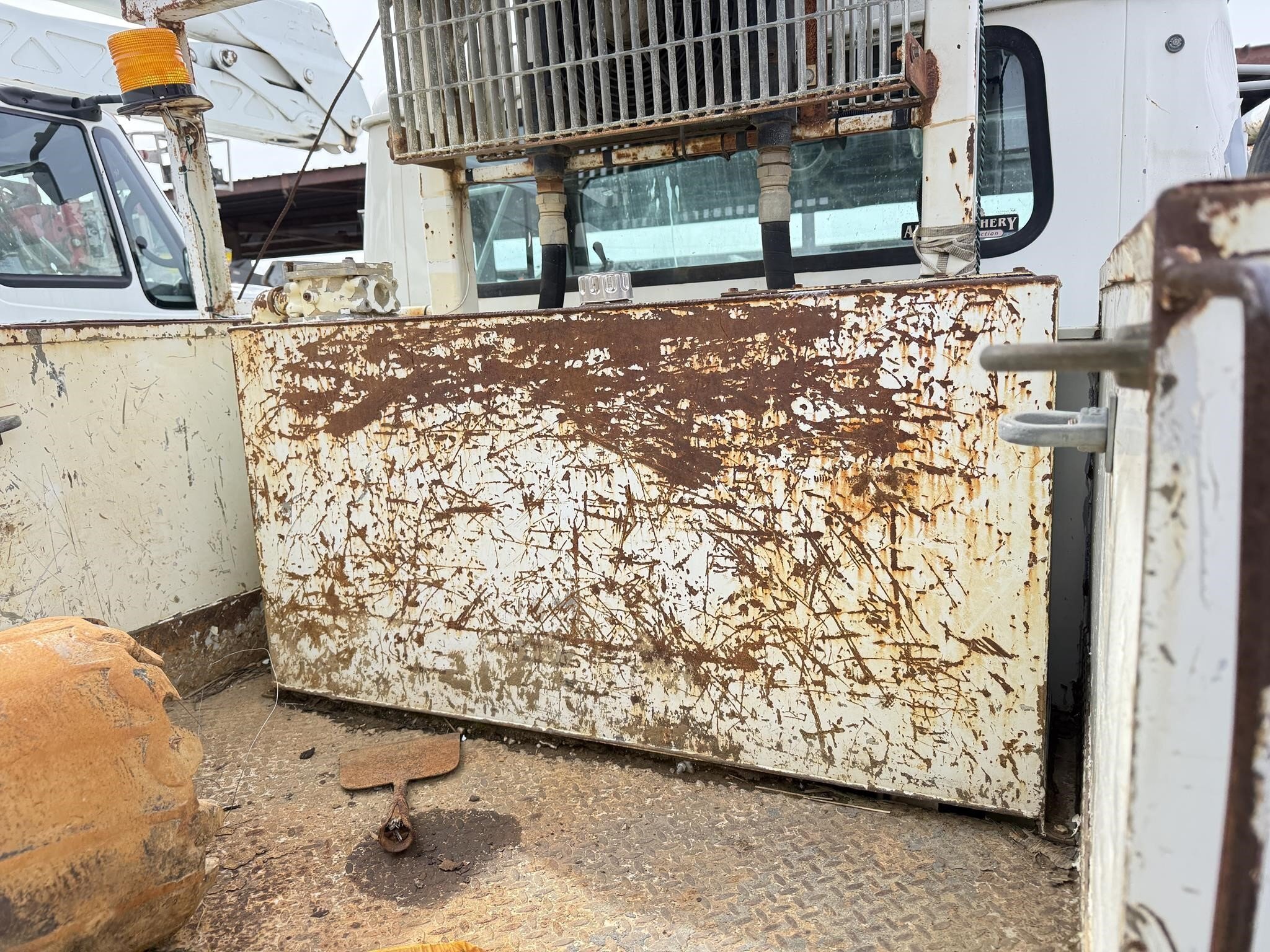 1998 Altec D945B Crane