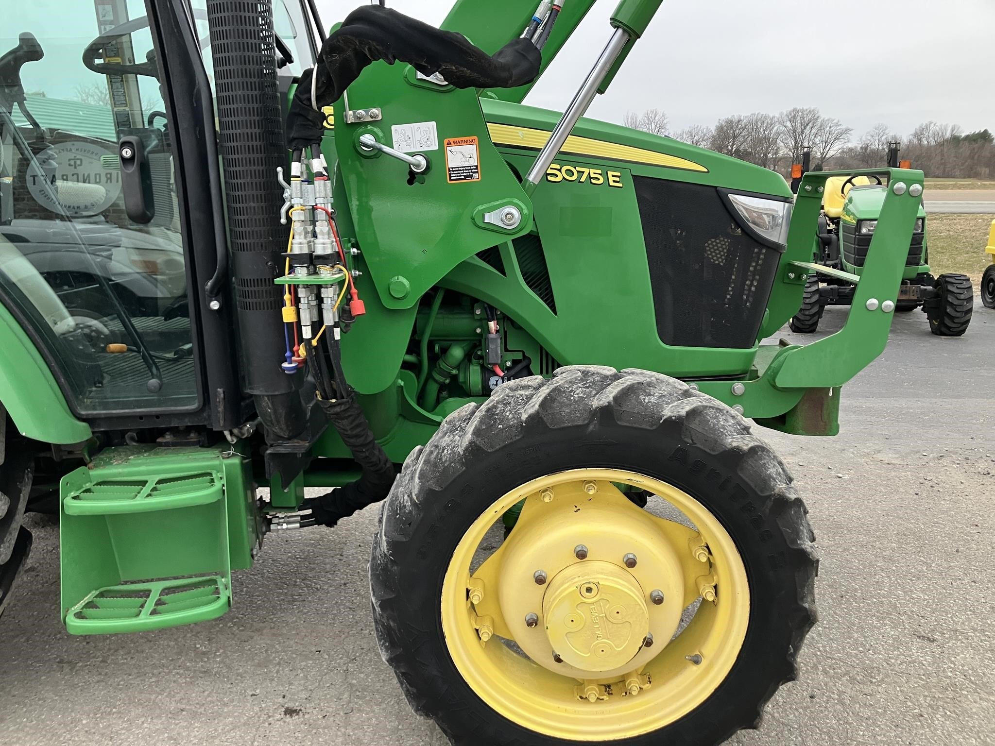 2014 John Deere 5075E Tractor