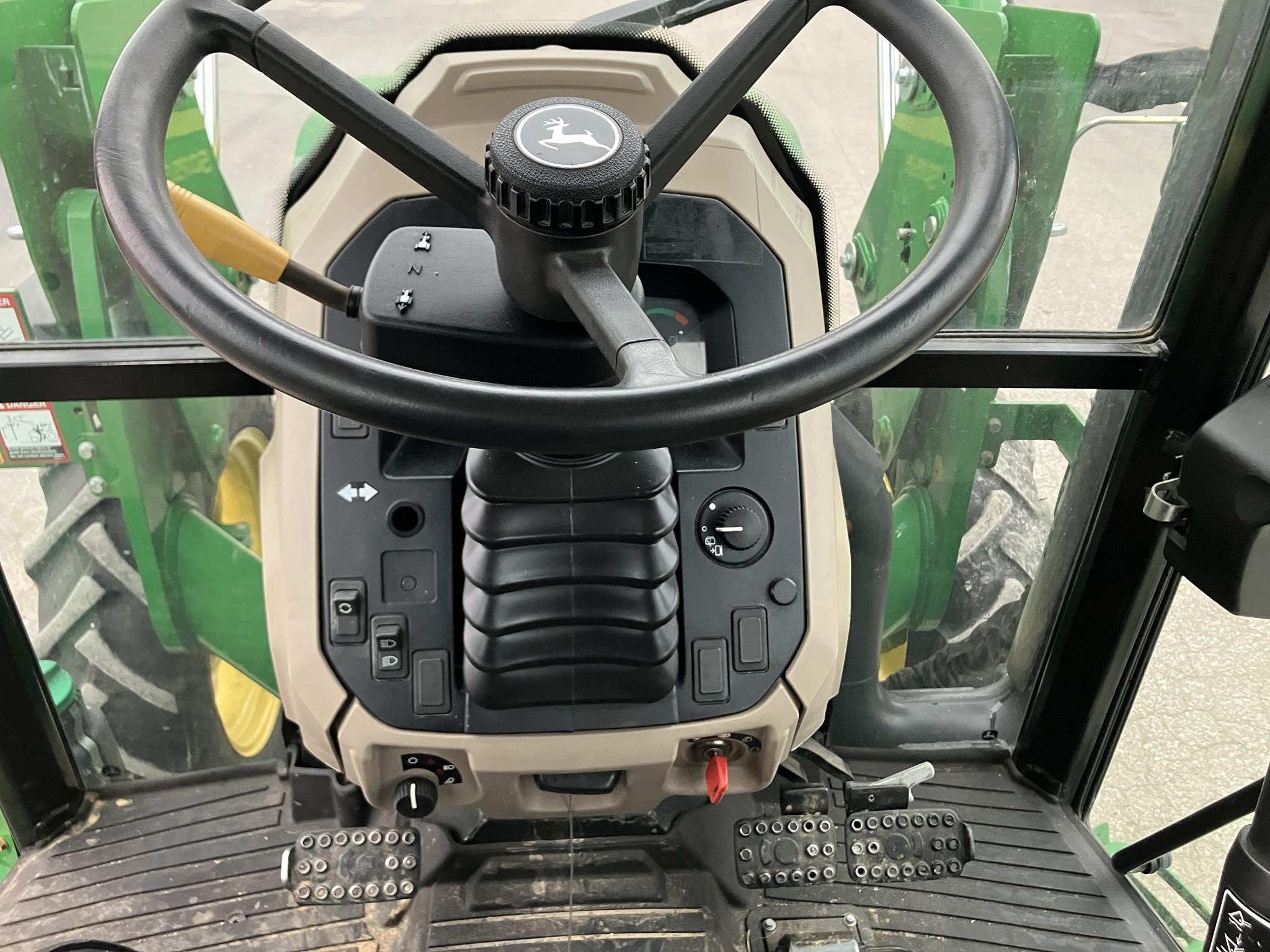 2014 John Deere 5075E Tractor