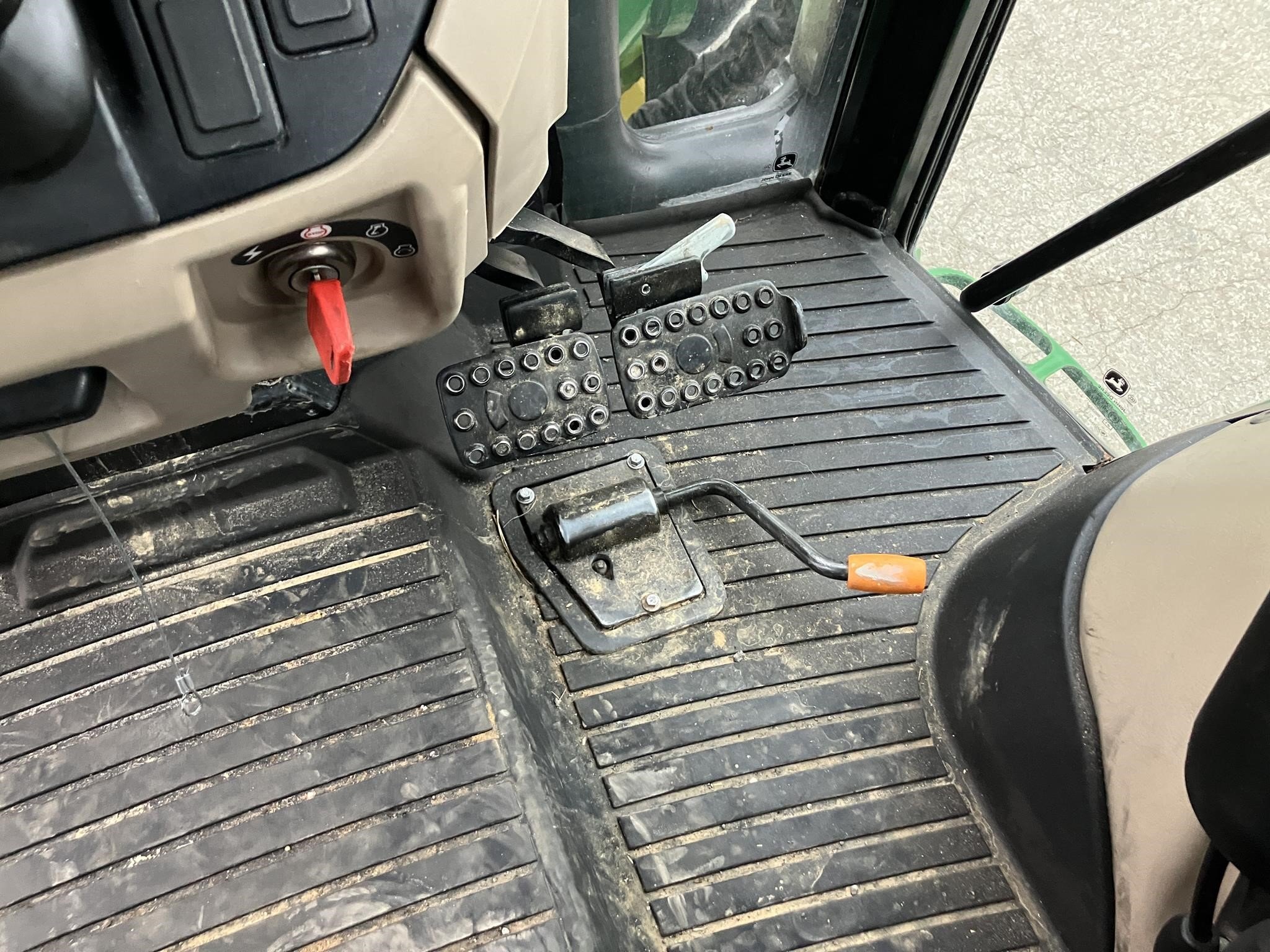 2014 John Deere 5075E Tractor