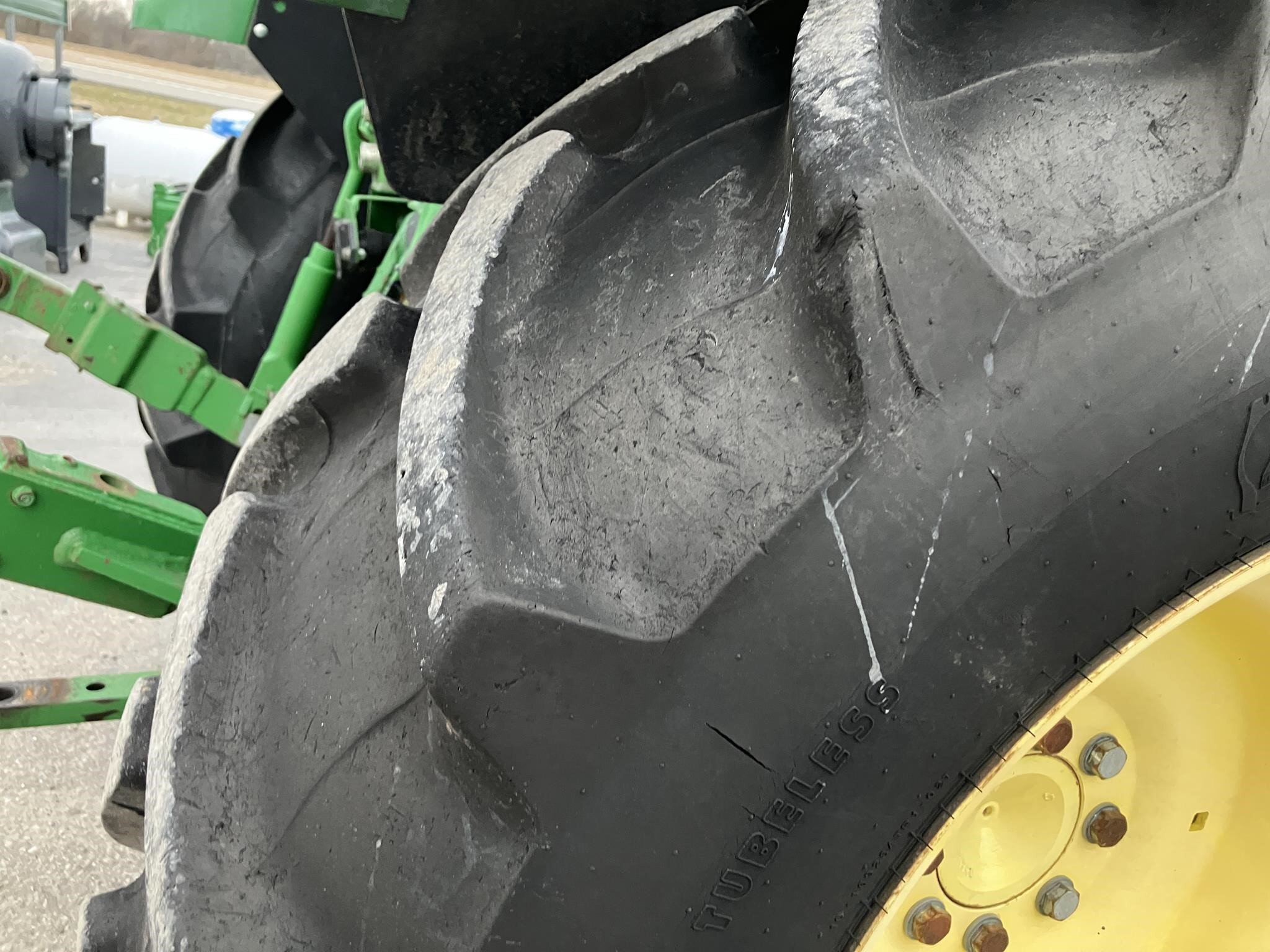 2014 John Deere 5075E Tractor